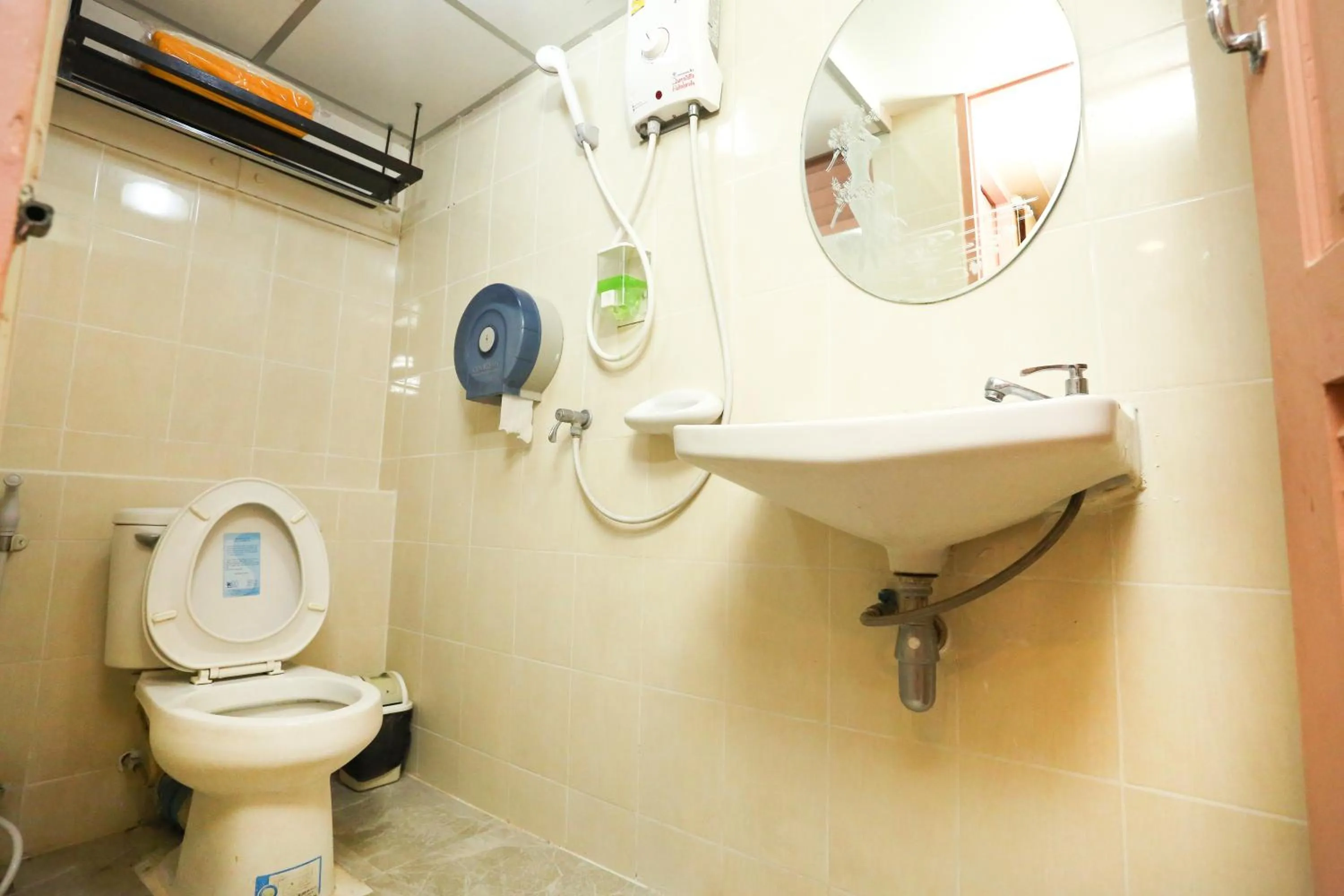 Shower in PJR Chateau