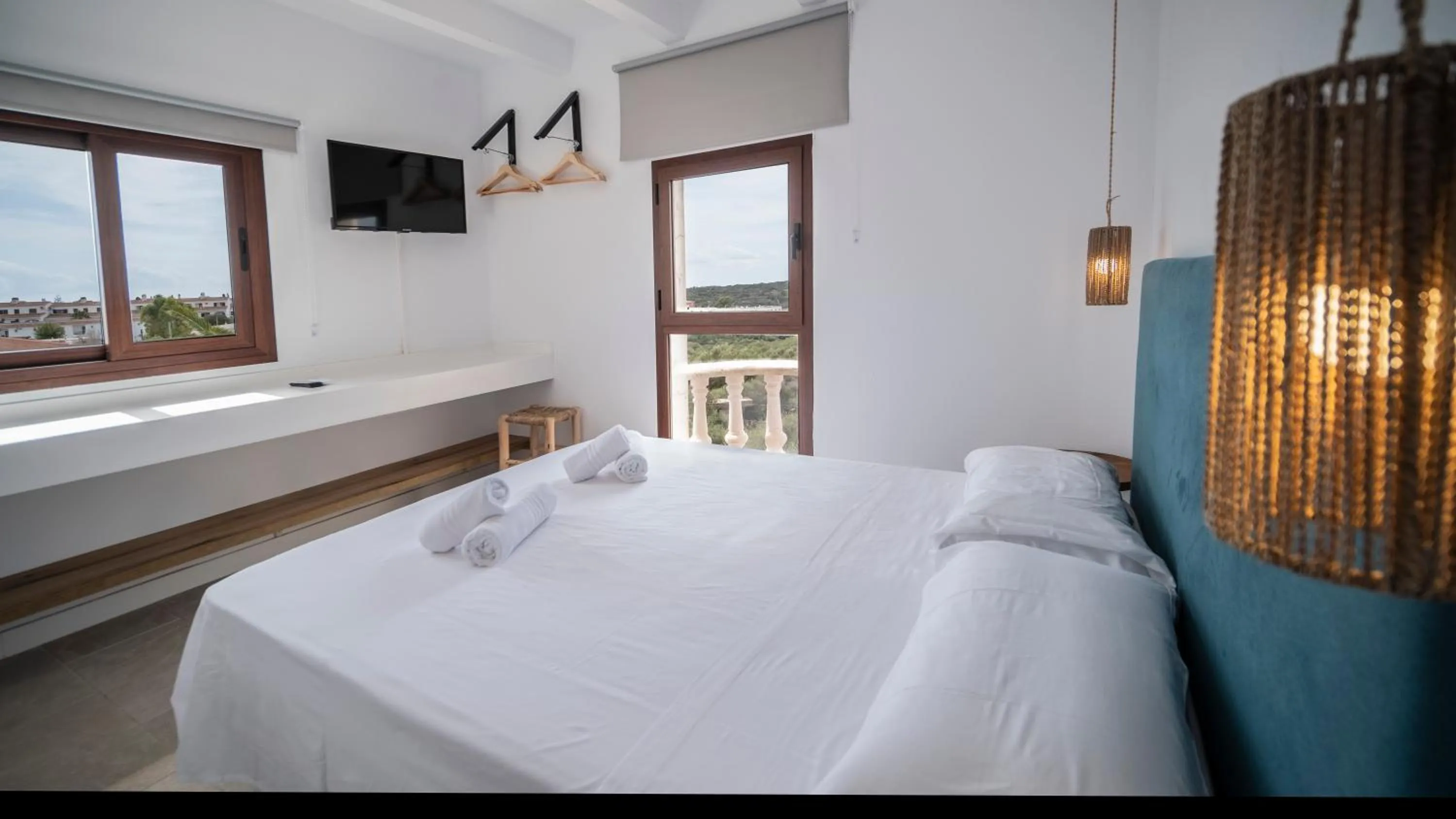 wardrobe, Bed in Castell de Lô