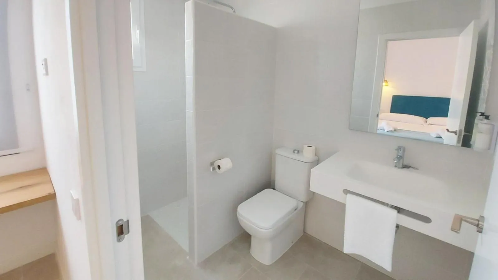 Bathroom in Castell de Lô