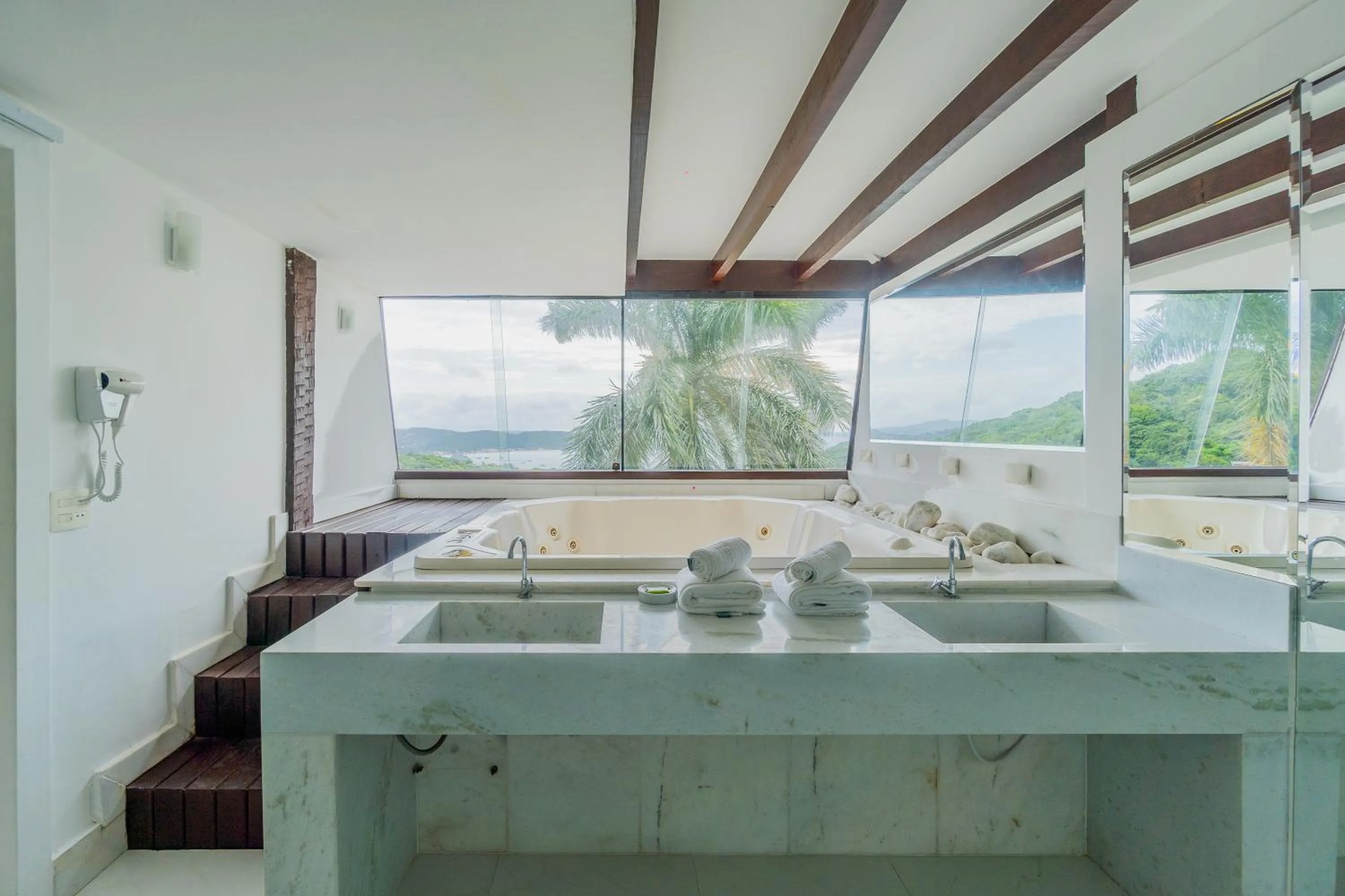 Hot Tub in Eny Boutique Hotel & Spa