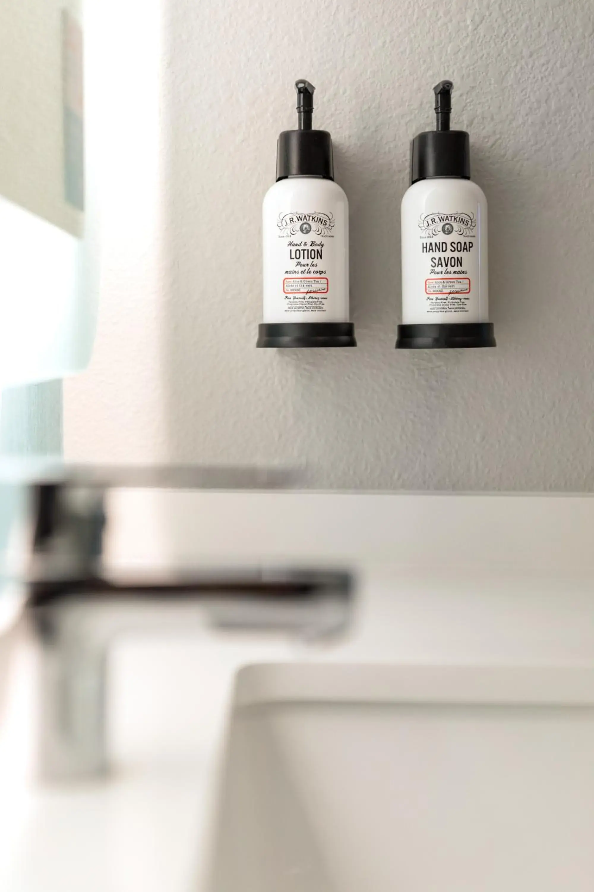 Standard King Room with Roll-In Shower - Mobility Access in avid hotel Austin - Tech Ridge by IHG Standard King Room with Roll-In Shower - Mobility Access in avid hotel Austin - Tech Ridge by IHG