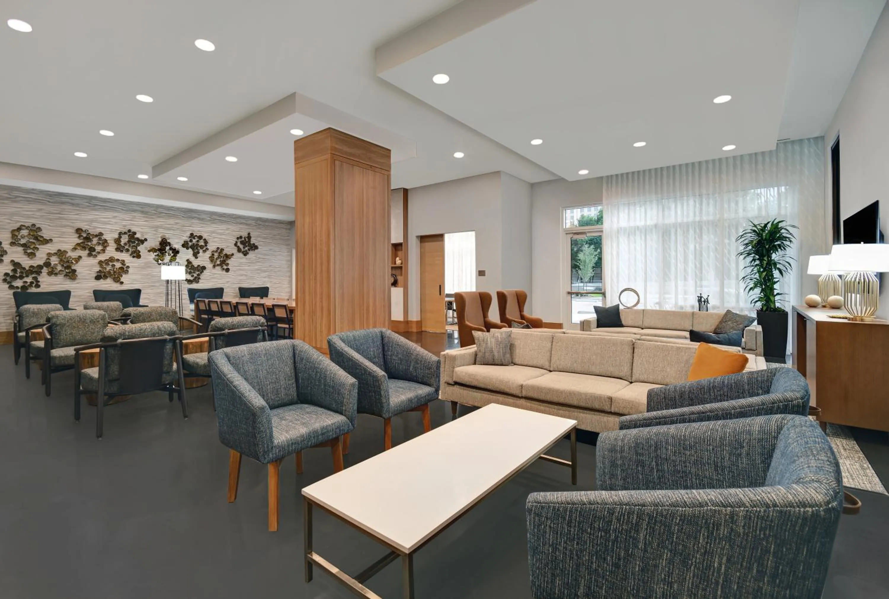 Seating area in Holiday Inn Express - Houston - Galleria Area by IHG