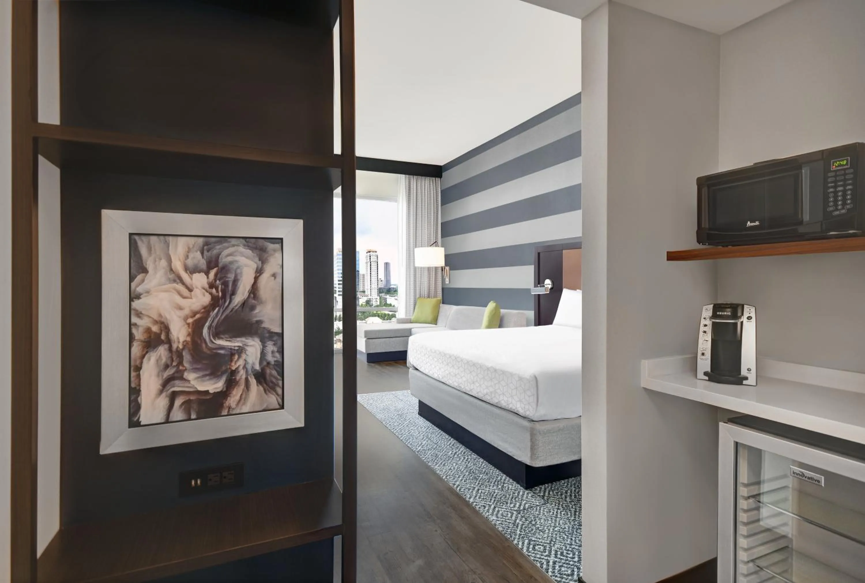 Photo of the whole room, Bed in Holiday Inn Express - Houston - Galleria Area by IHG