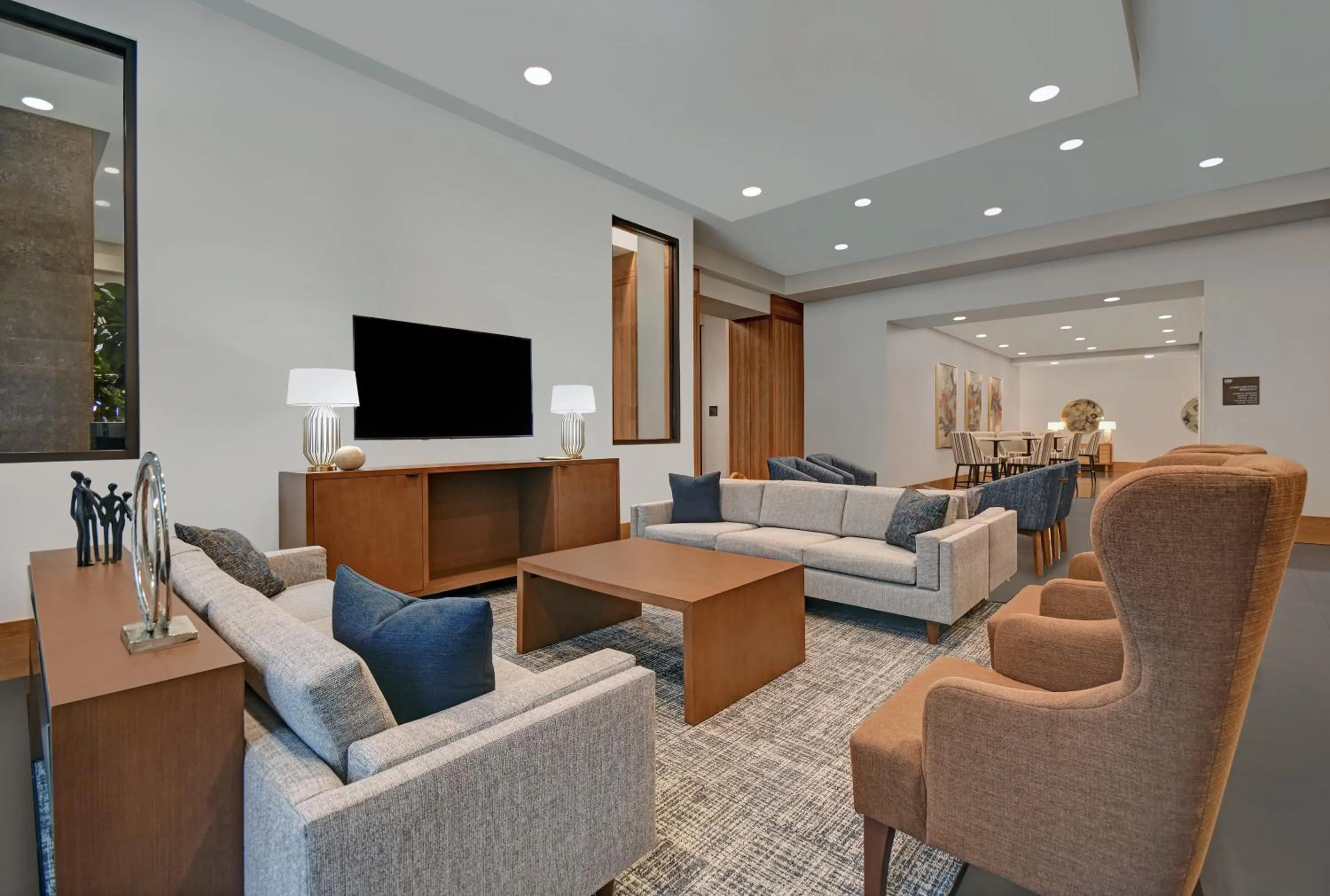 Seating area in Holiday Inn Express - Houston - Galleria Area by IHG