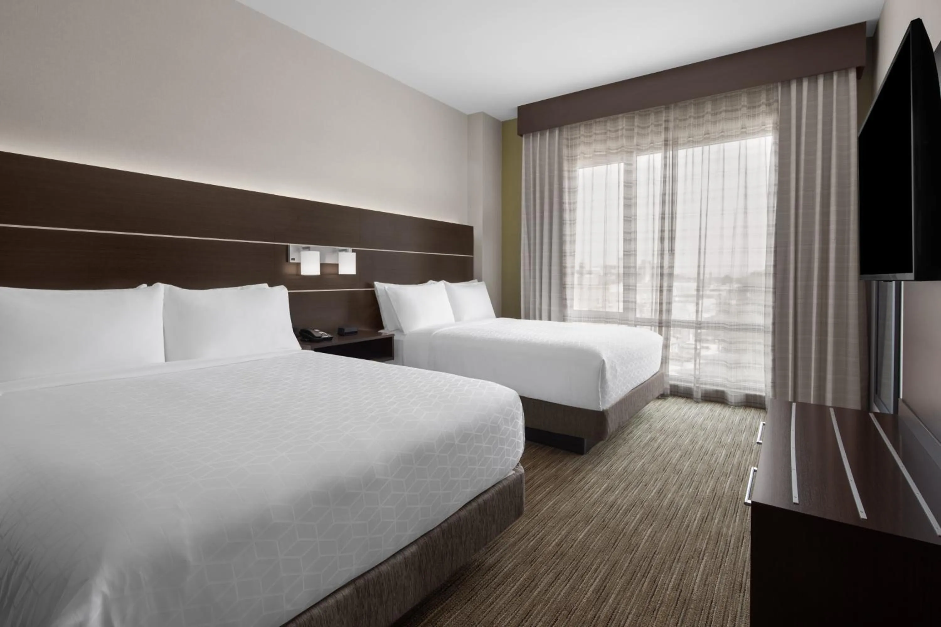 Photo of the whole room, Bed in Holiday Inn Express & Suites Woodside LaGuardia Airport