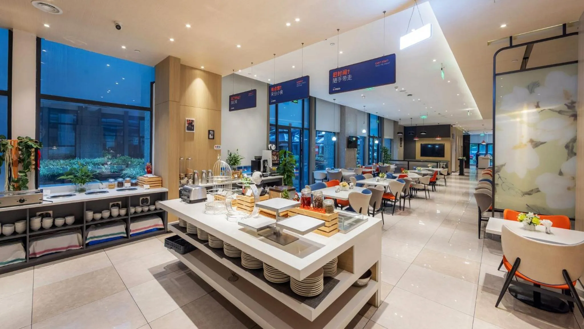 Restaurant/places to eat in Holiday Inn Express Chengdu Wuhou New City by IHG
