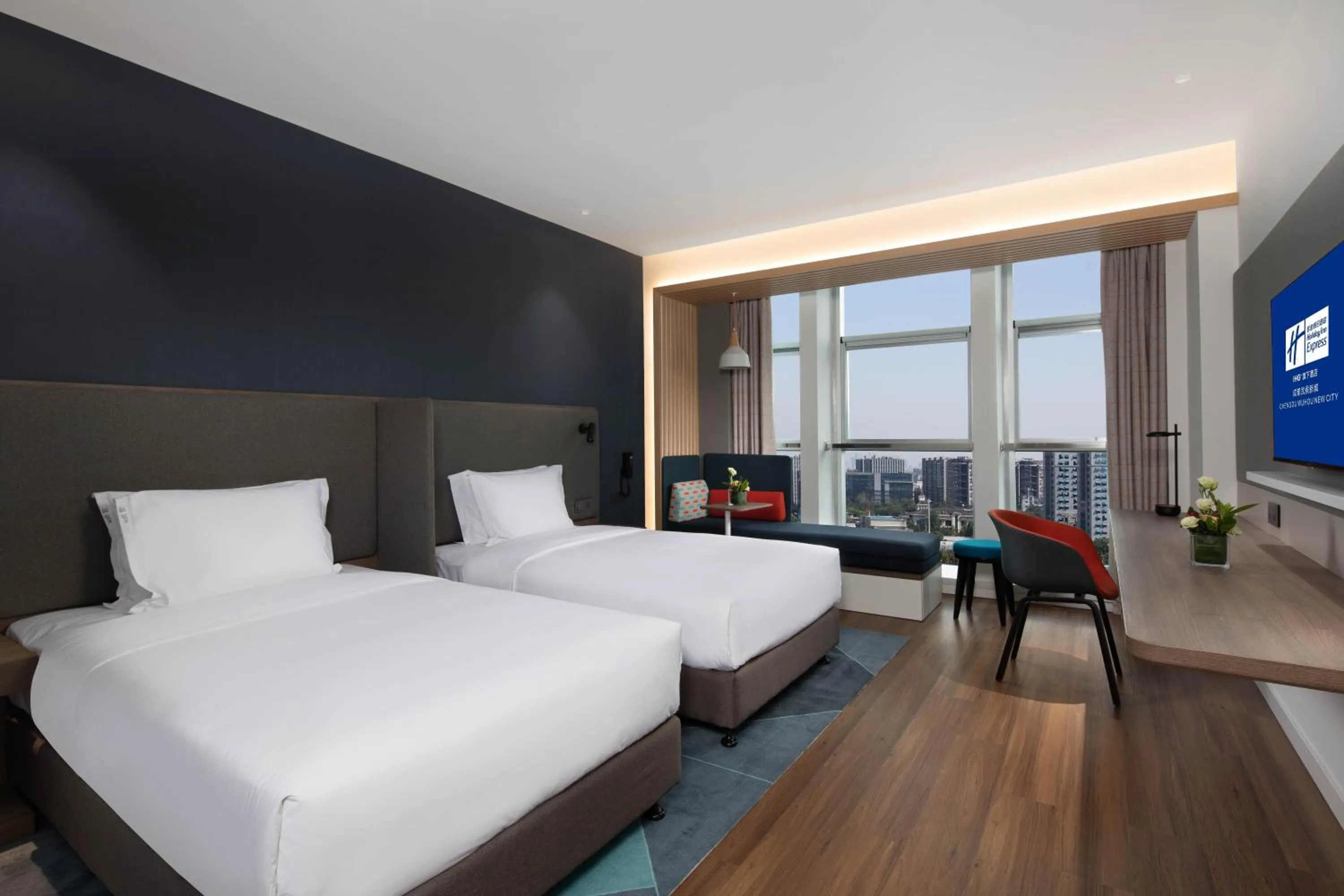 Photo of the whole room, Bed in Holiday Inn Express Chengdu Wuhou New City by IHG