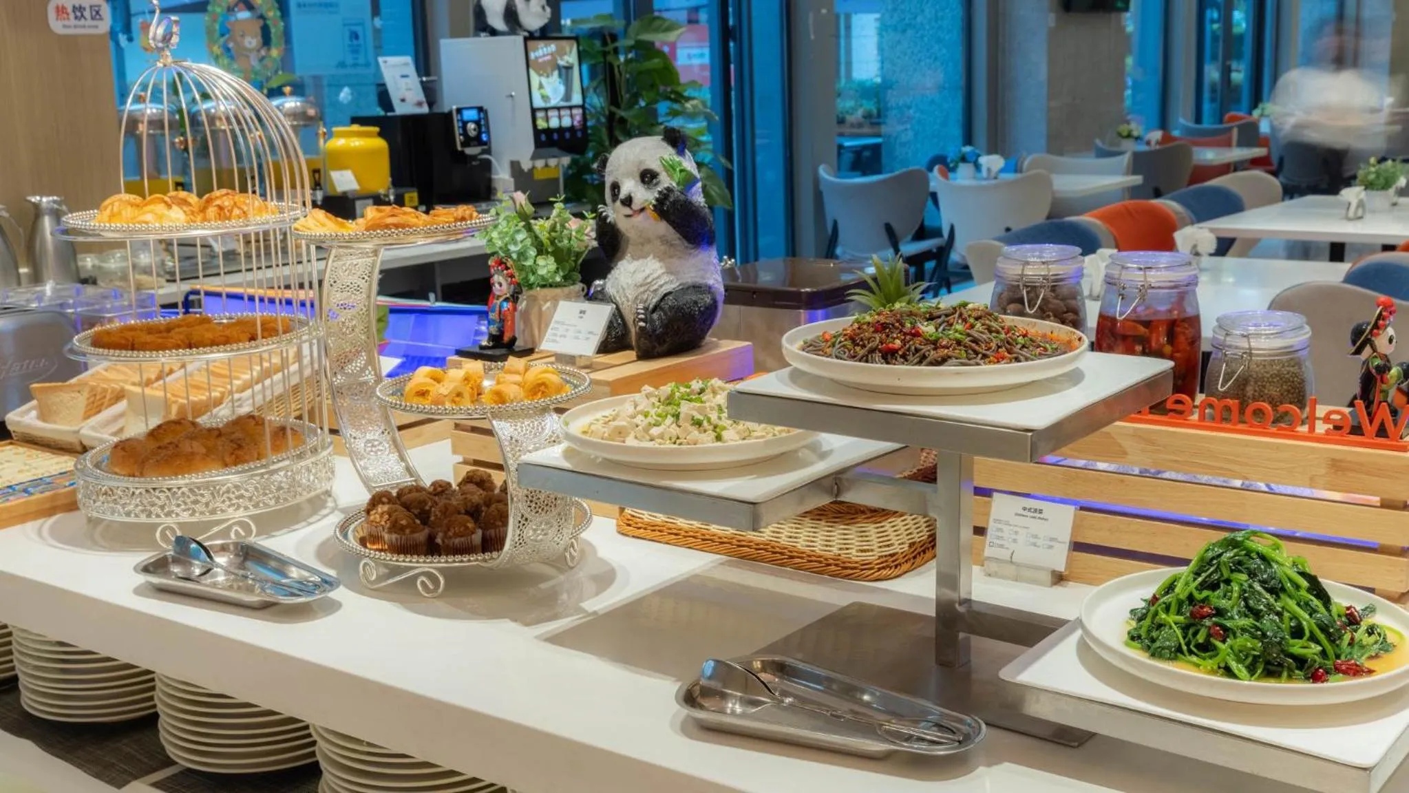 Breakfast in Holiday Inn Express Chengdu Wuhou New City by IHG