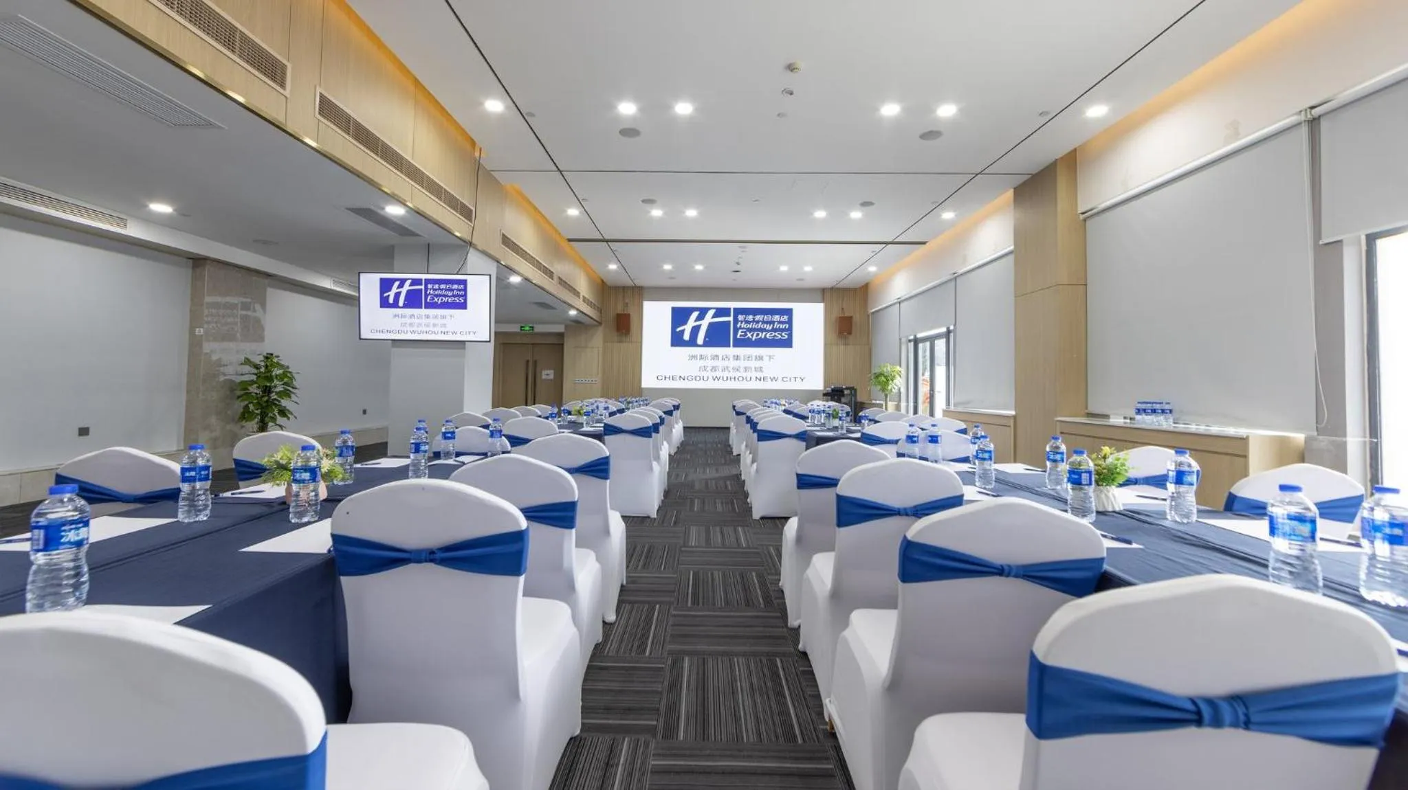 Meeting/conference room in Holiday Inn Express Chengdu Wuhou New City by IHG