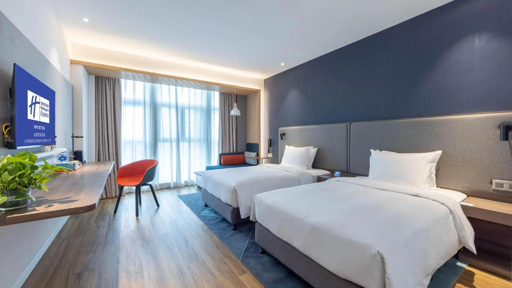 Photo of the whole room, Bed in Holiday Inn Express Chengdu Wuhou New City by IHG