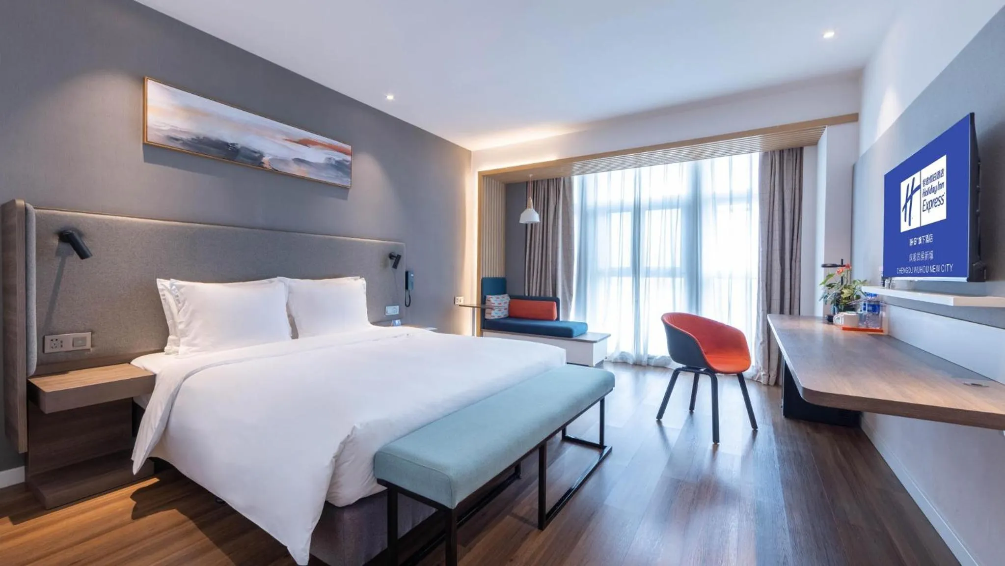 Photo of the whole room, Bed in Holiday Inn Express Chengdu Wuhou New City by IHG
