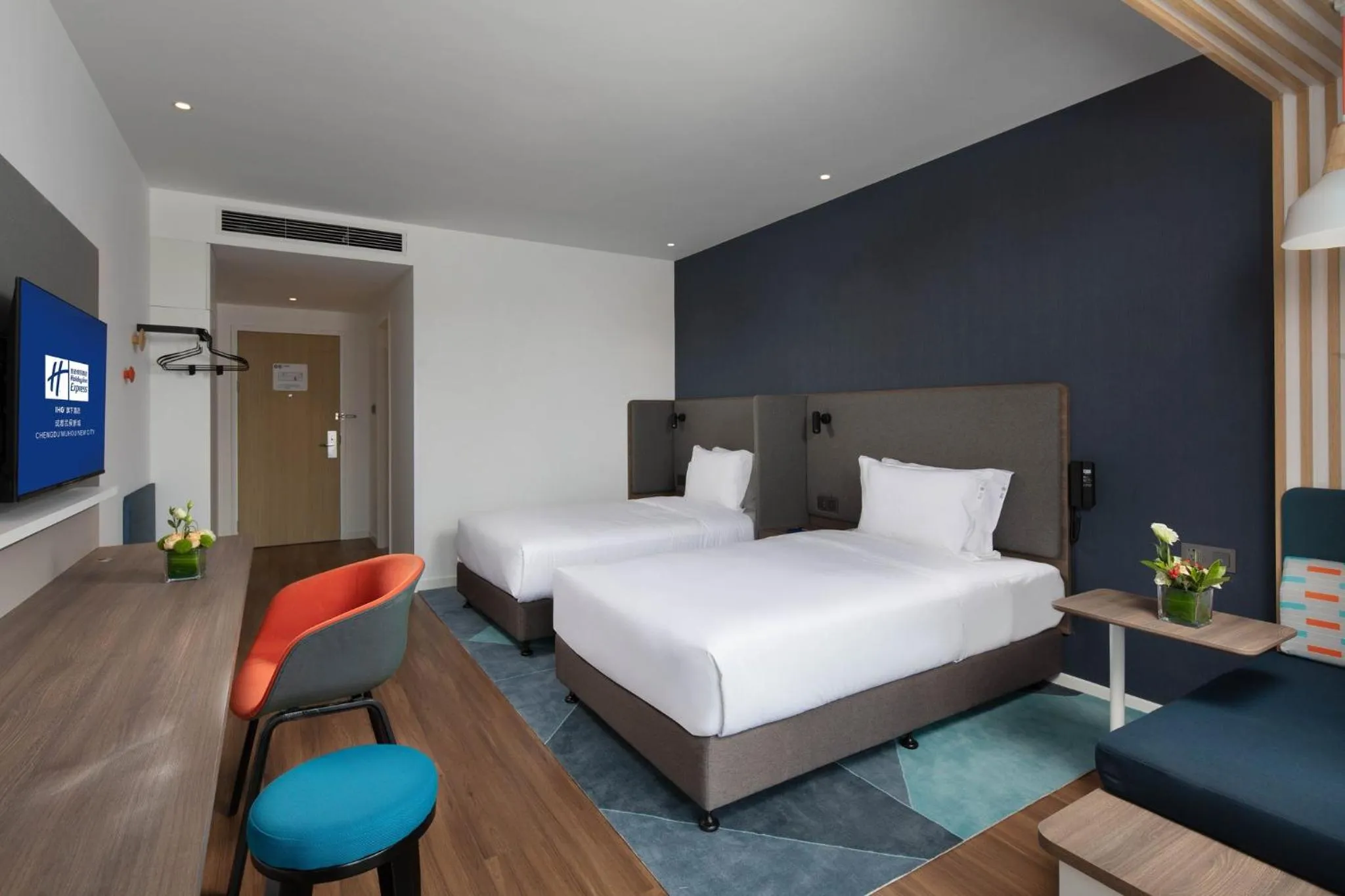 Photo of the whole room, Bed in Holiday Inn Express Chengdu Wuhou New City by IHG