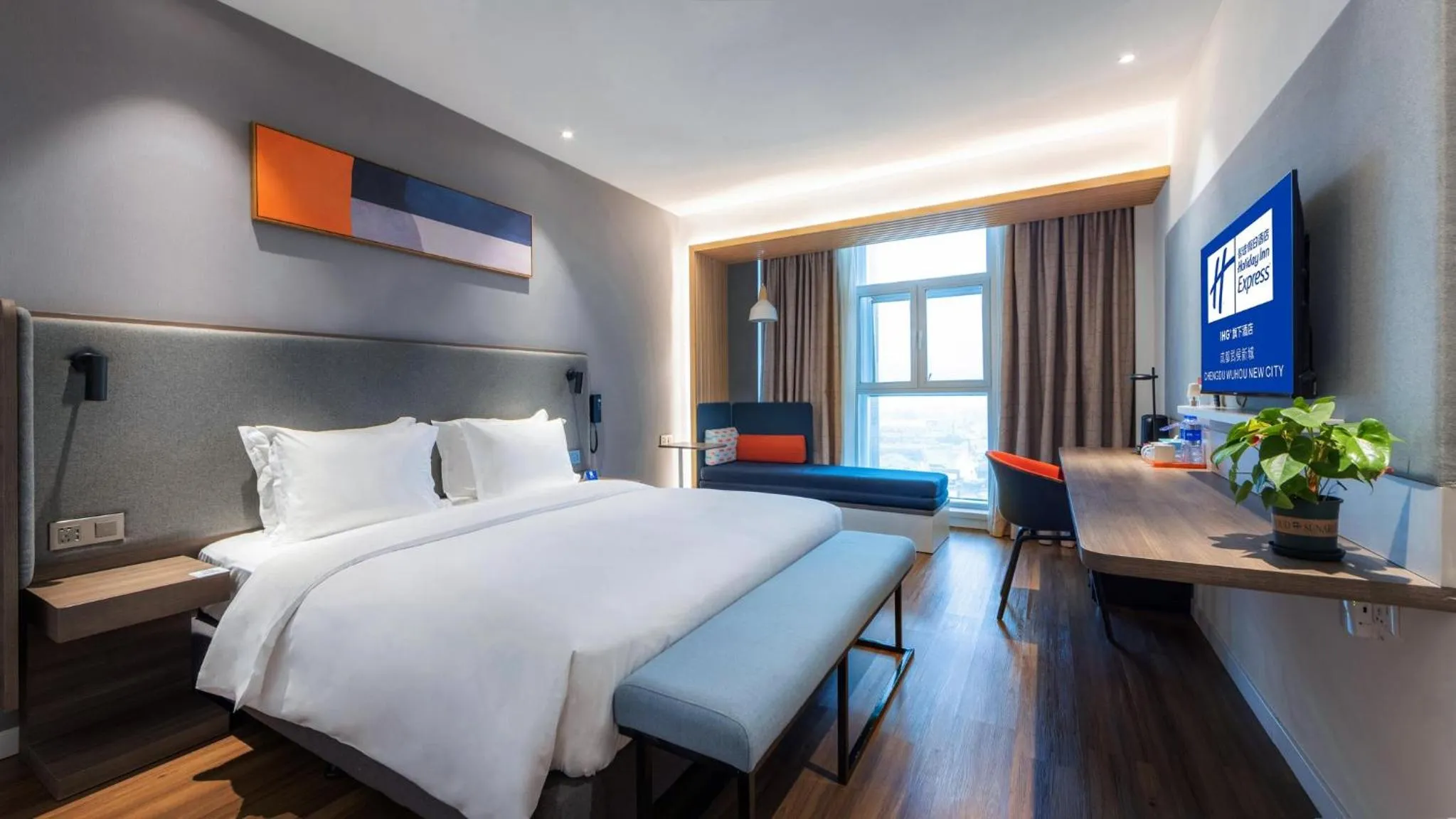 Photo of the whole room, Bed in Holiday Inn Express Chengdu Wuhou New City by IHG