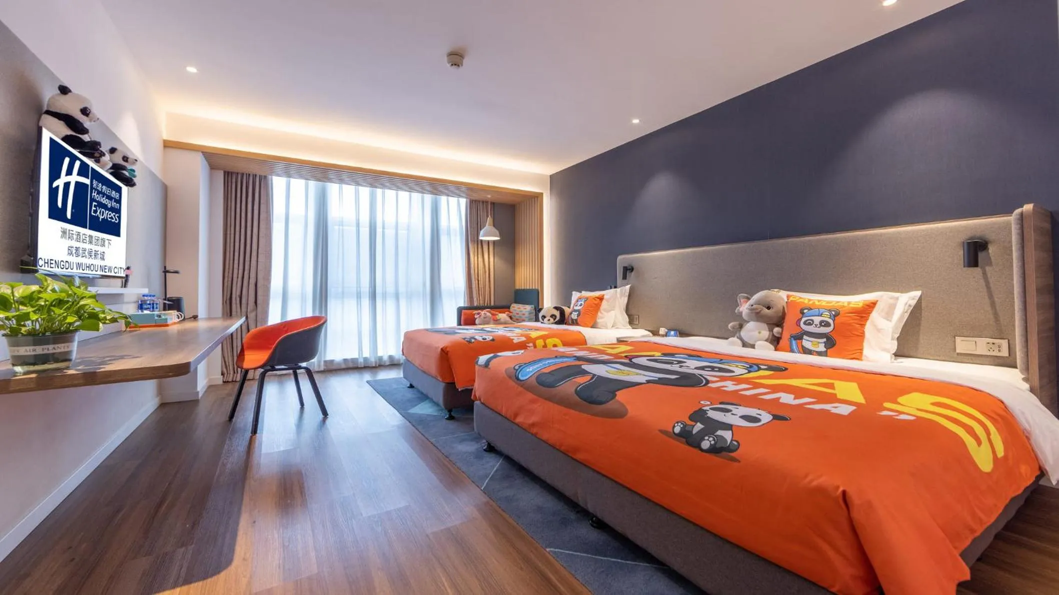 Photo of the whole room, Bed in Holiday Inn Express Chengdu Wuhou New City by IHG