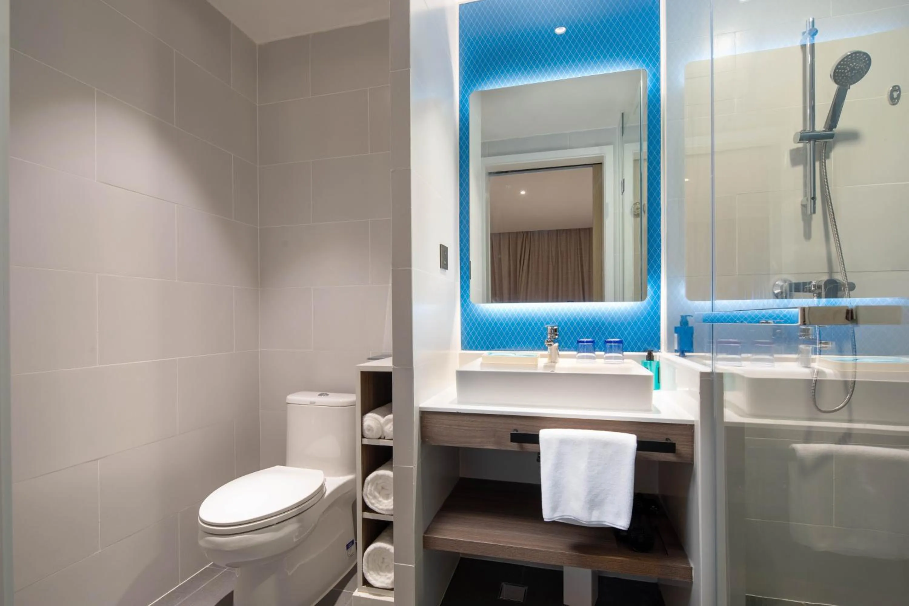 Bathroom in Holiday Inn Express Chengdu Wuhou New City by IHG