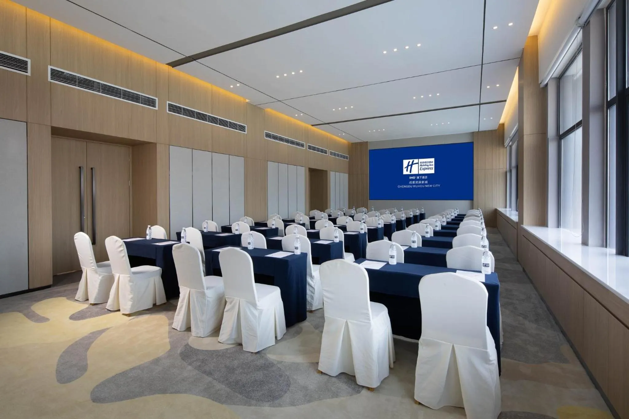 Meeting/conference room in Holiday Inn Express Chengdu Wuhou New City by IHG