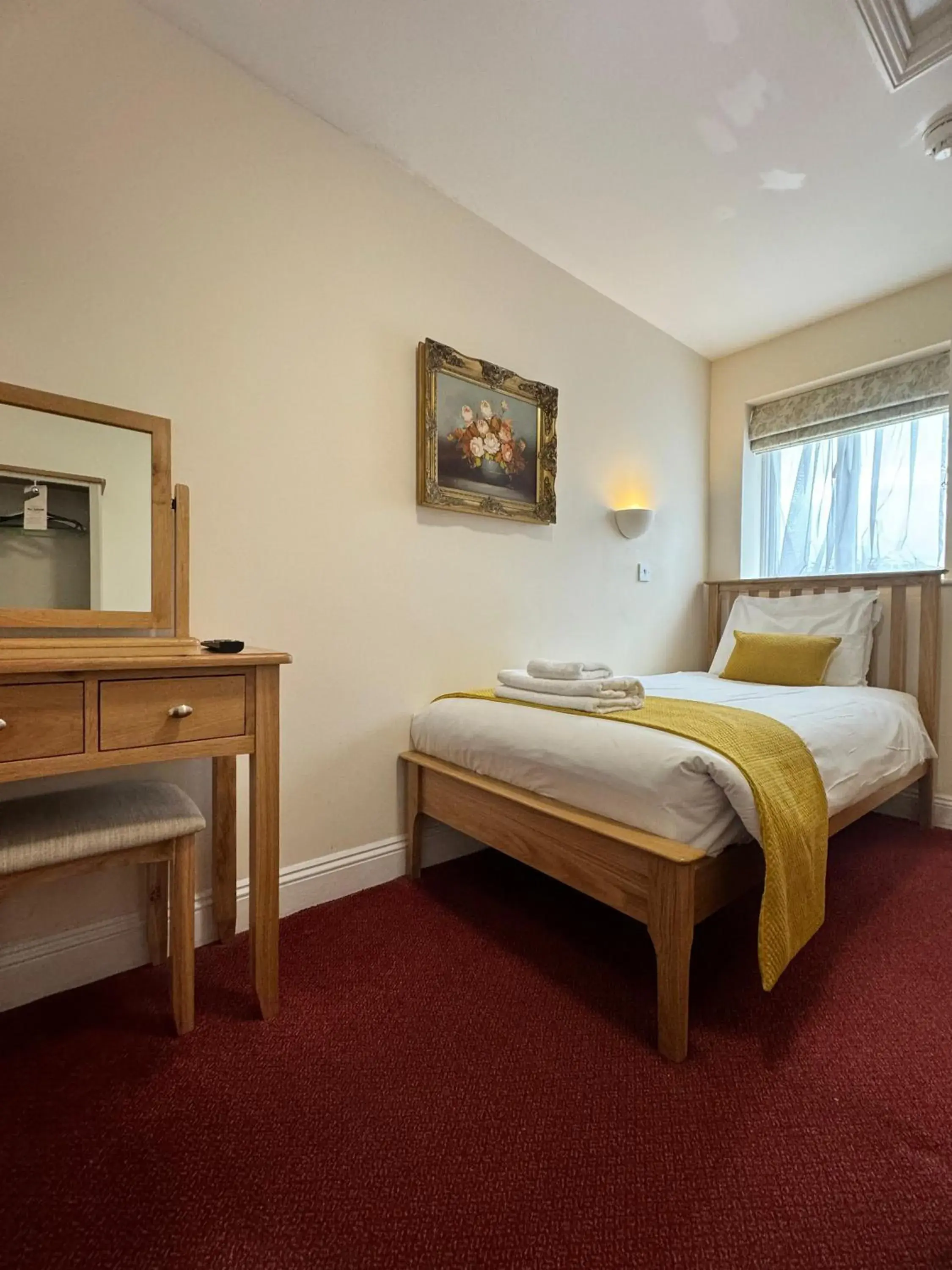 Single Room in Crown Hotel Cotswold Single Room in Crown Hotel Cotswold