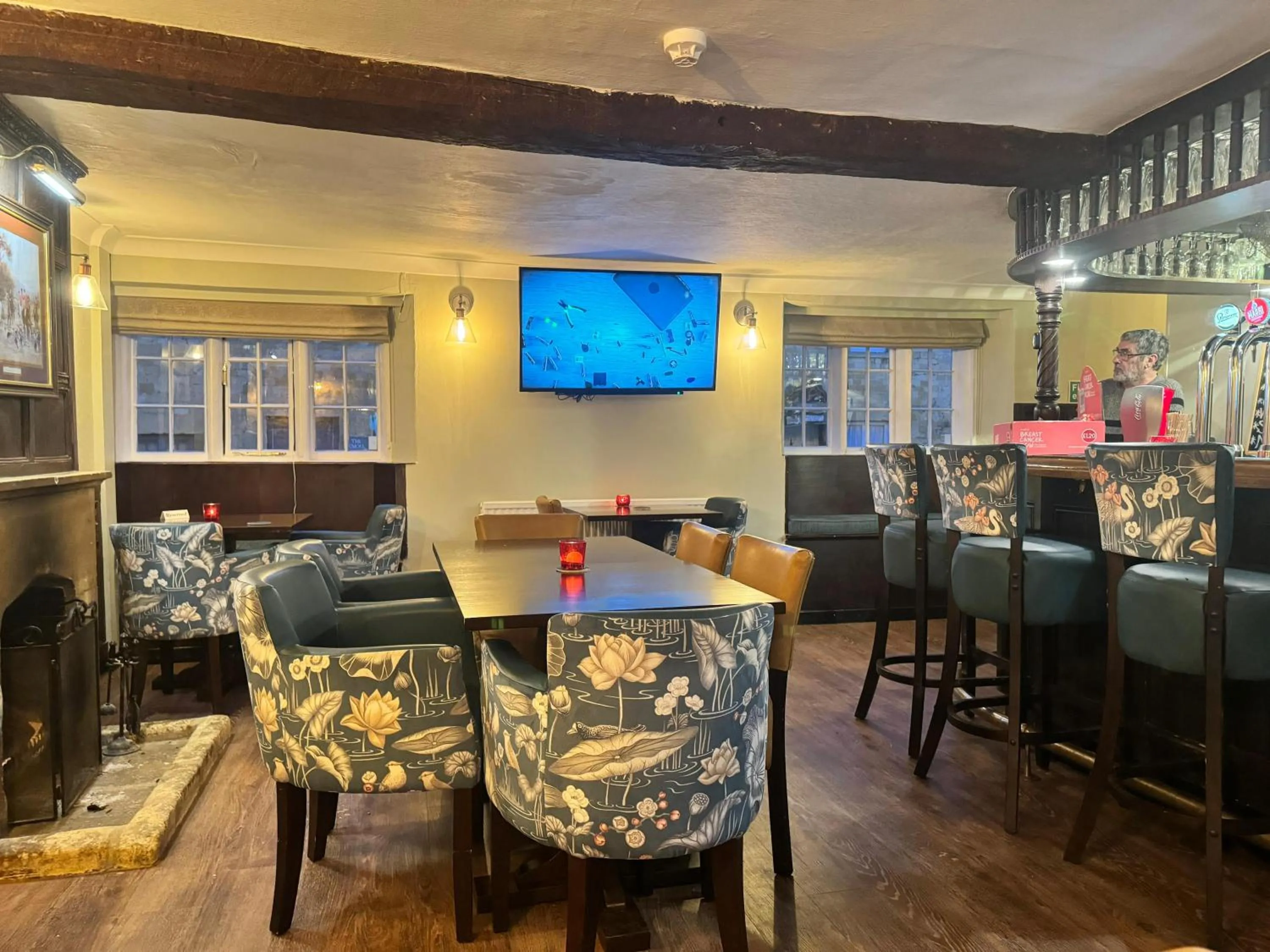 Restaurant/places to eat in Crown Hotel Cotswold