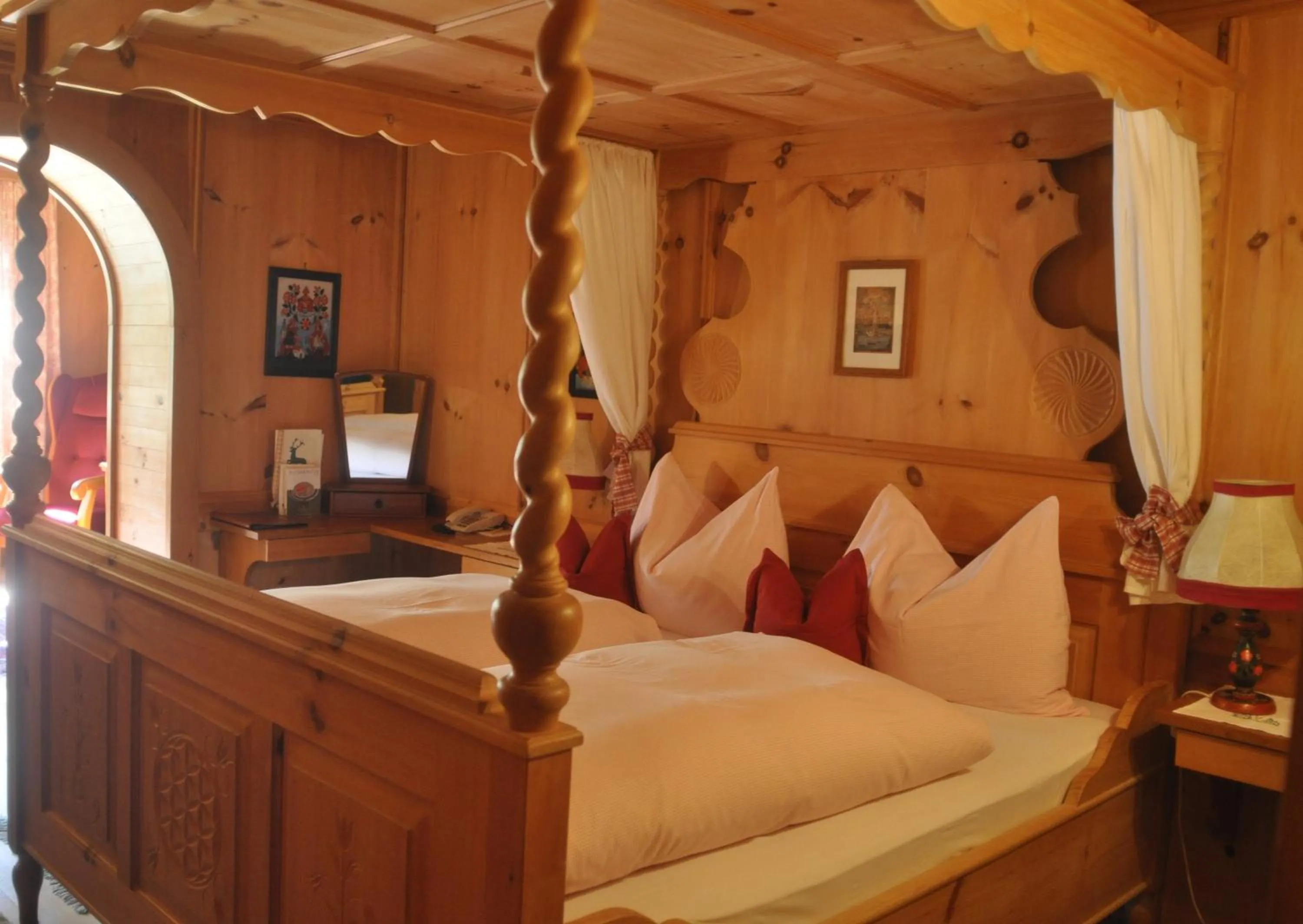 Bed in Romantikhotel Almtalhof