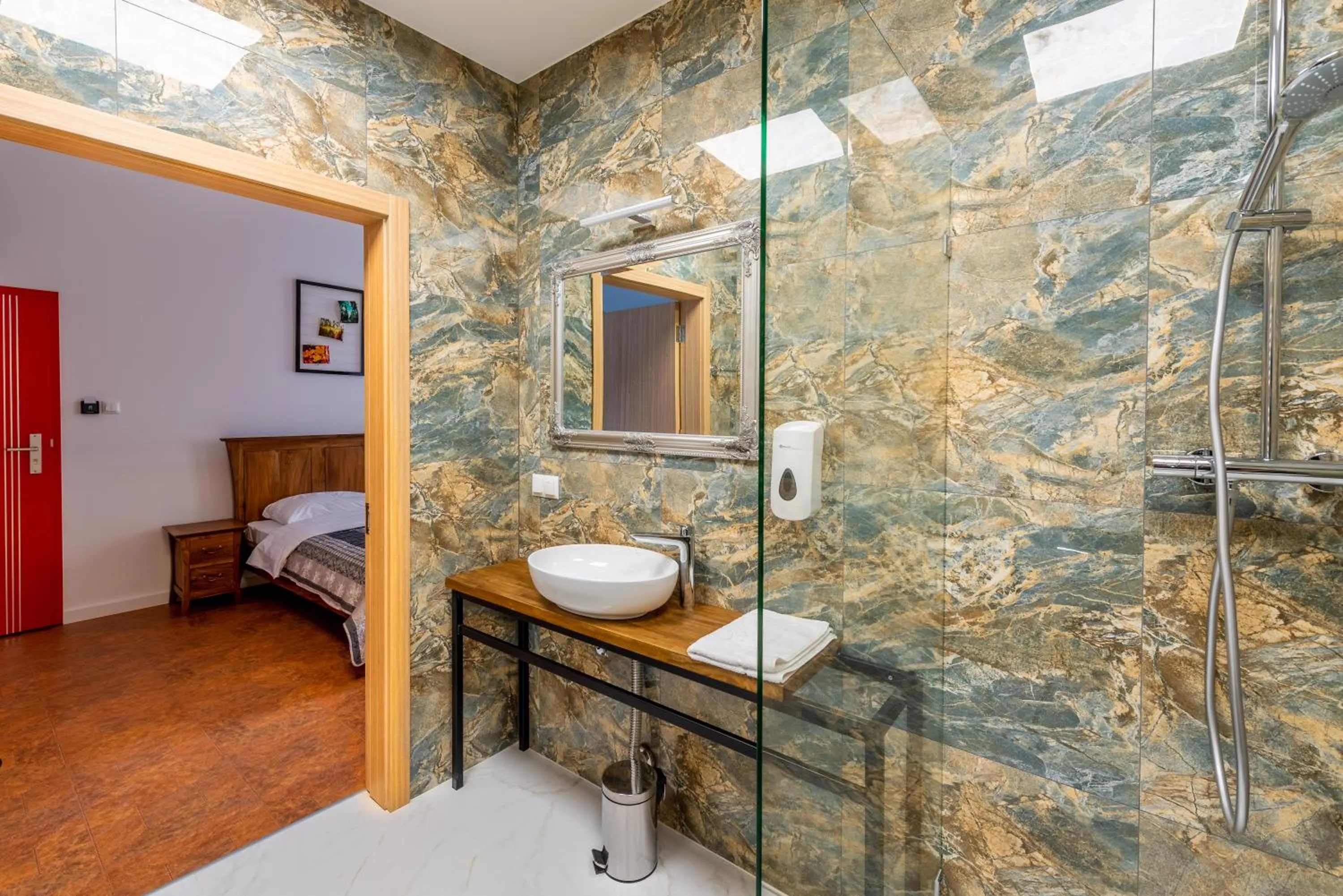 Bathroom, Bed in Kamienica Zamenhofa - Apartamenty na wynajem