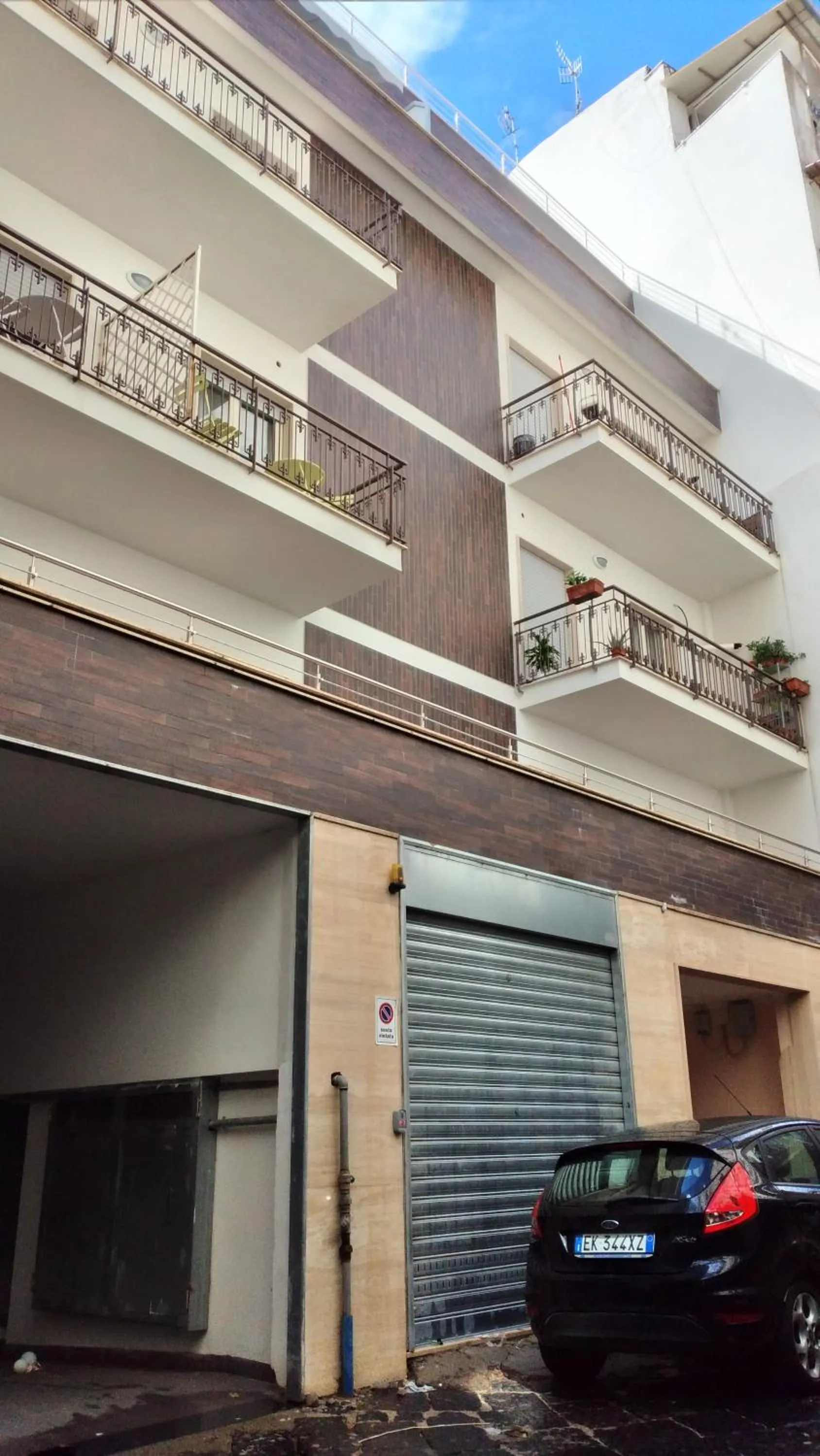 Facade/entrance in New Era Rooms