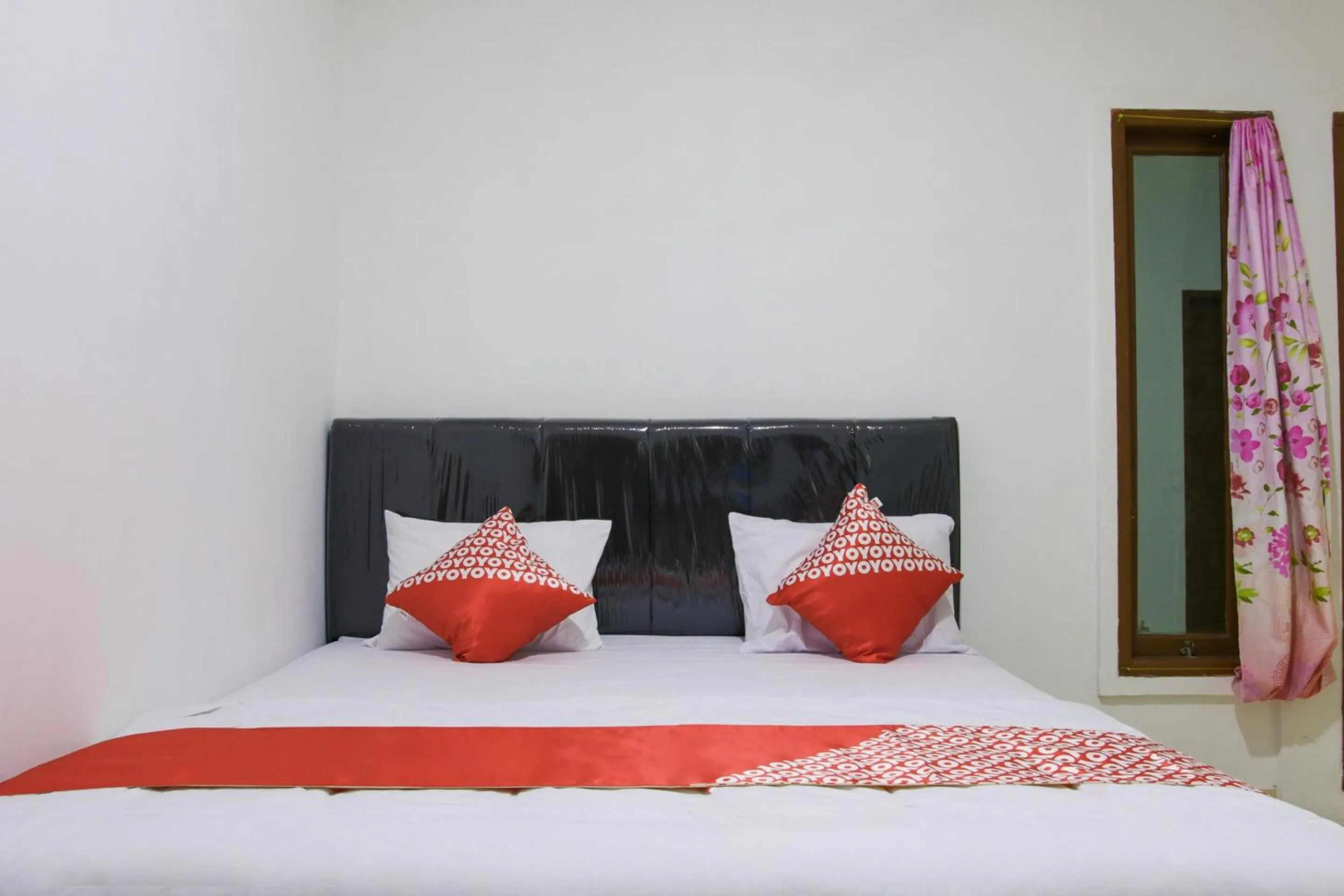 Bedroom in Hotel O Pa Baeng Baeng Near Rumah Sakit Faisal Formerly Guest House Cahaya 7296