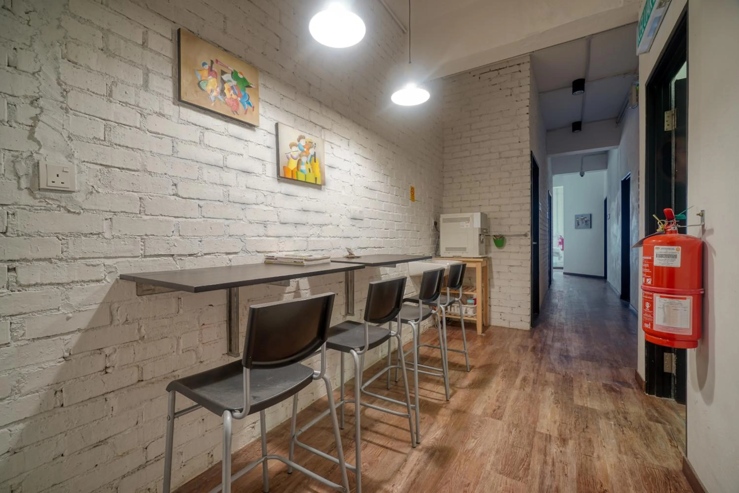 Seating area in Snooze TOO