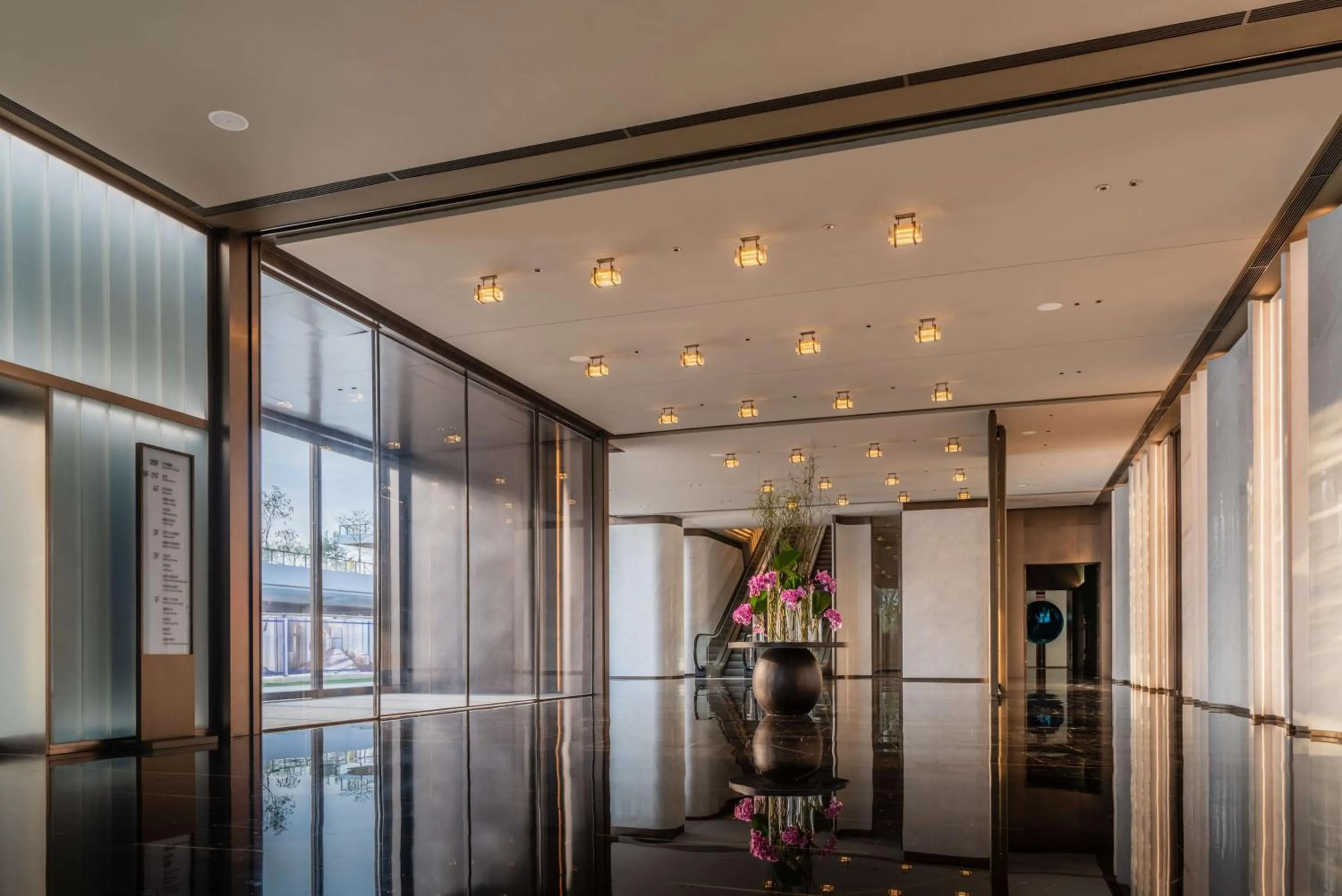 Lobby or reception in Hilton Shenzhen World Exhibition & Convention Centre