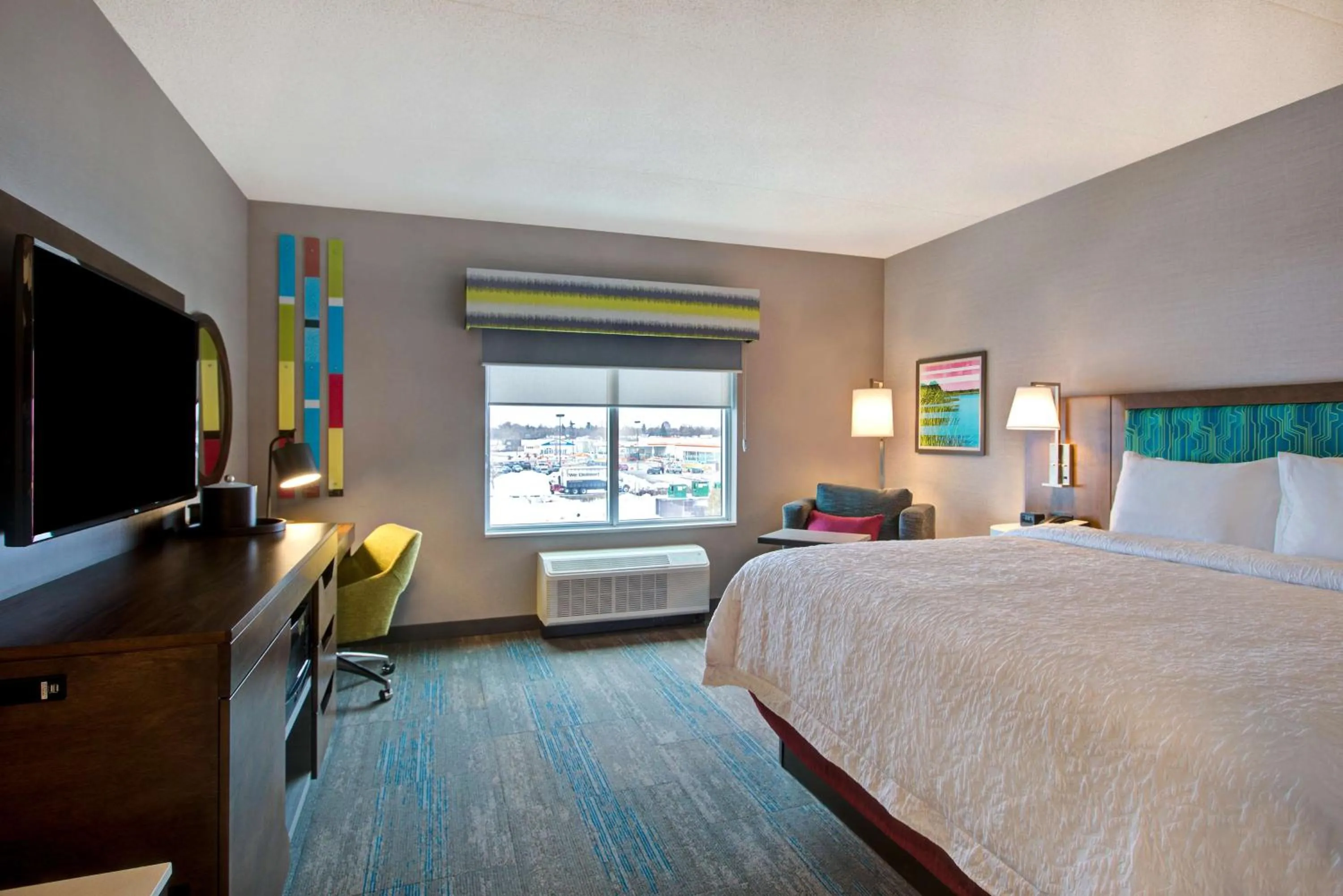 Bed in Hampton Inn Brockville, On