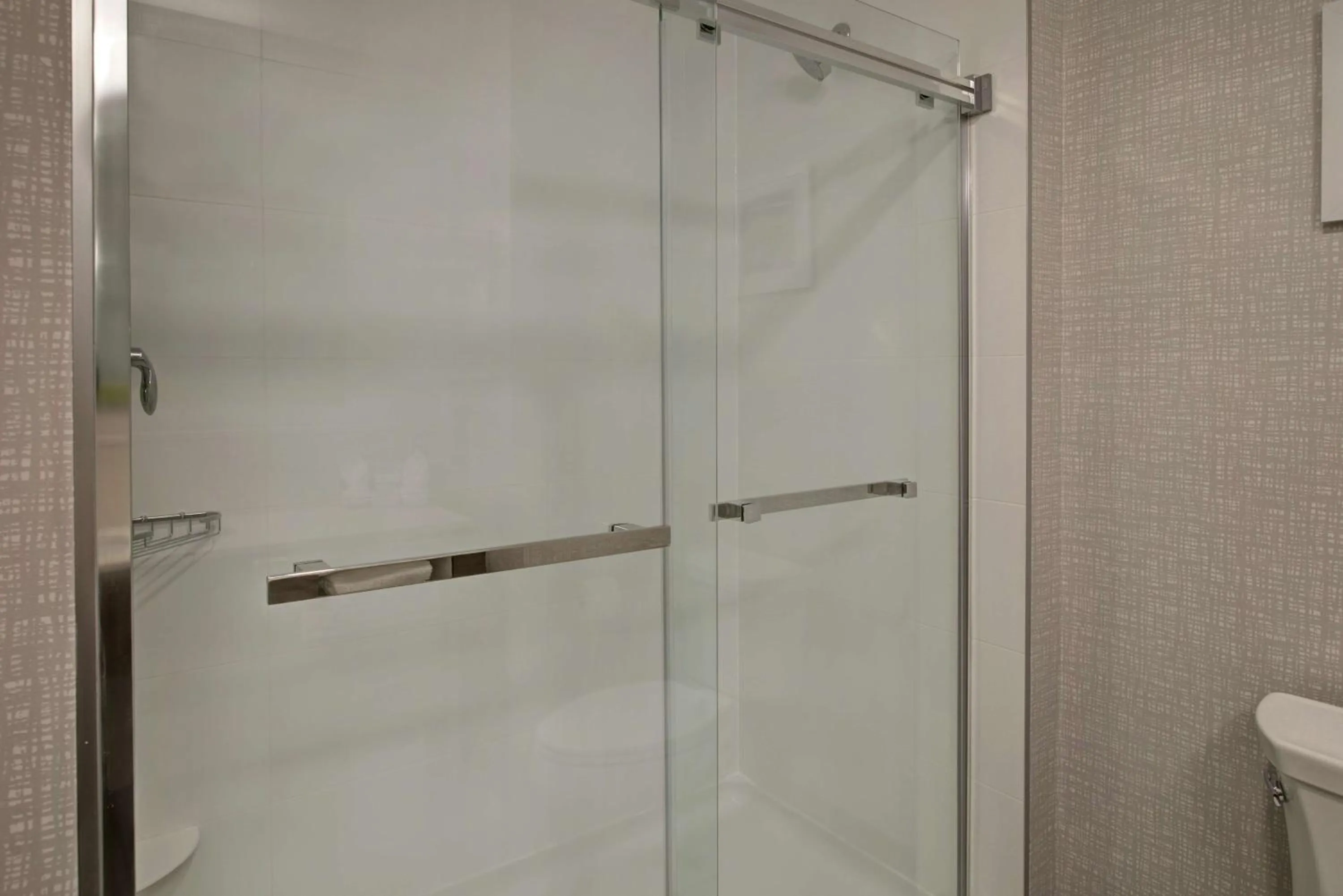 Bathroom in Hampton Inn Brockville, On