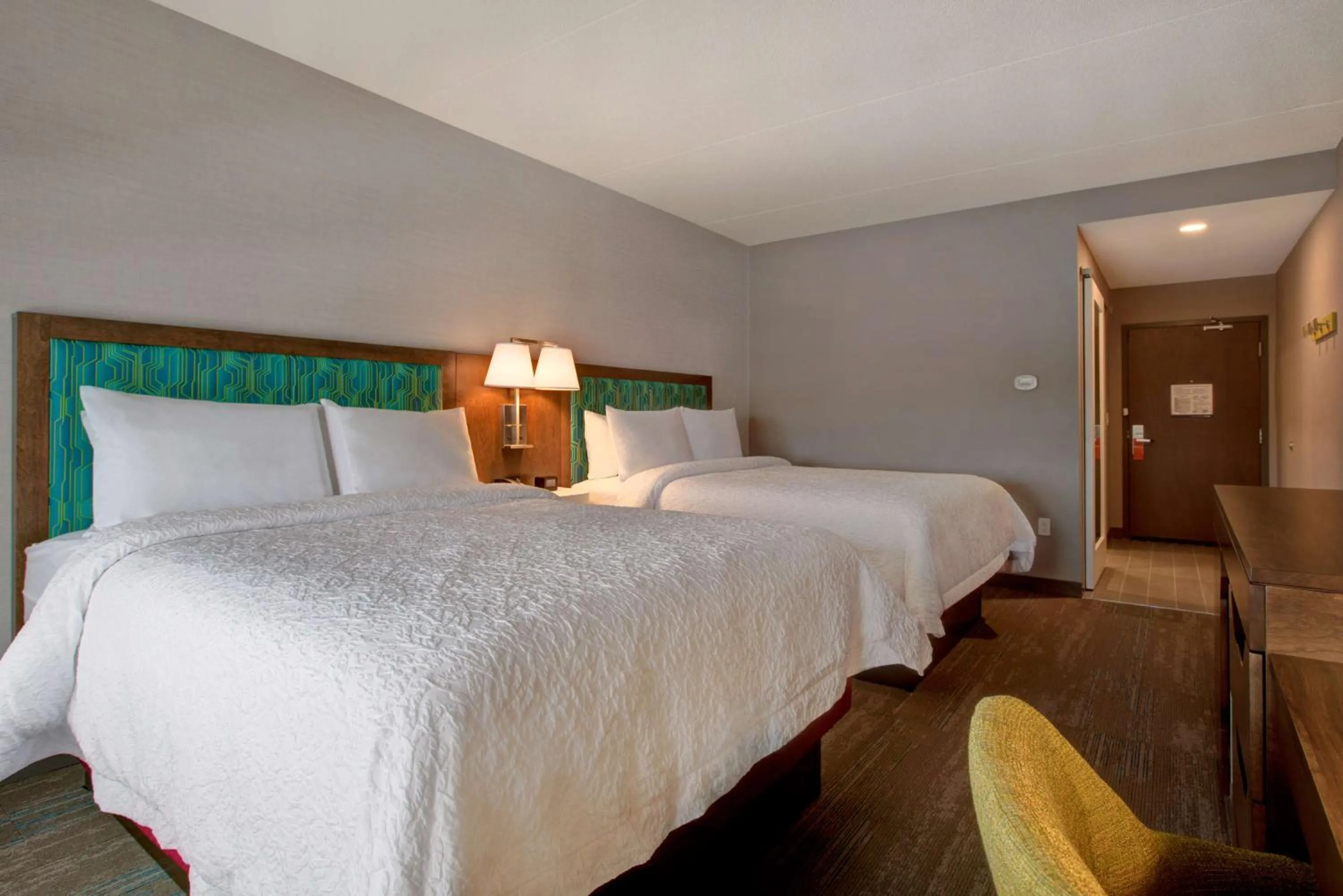 Bed in Hampton Inn Brockville, On