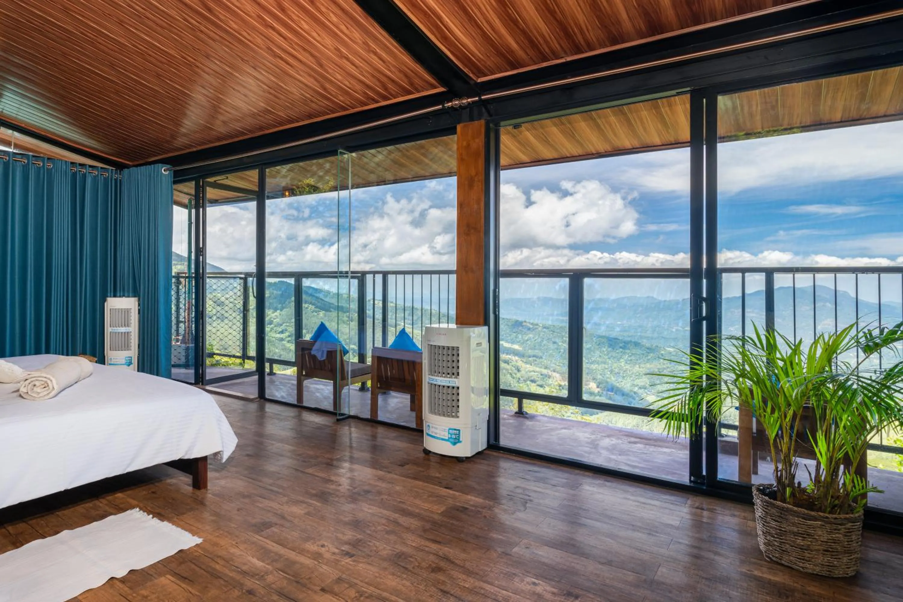 Photo of the whole room, Bed in The Riverston Grand