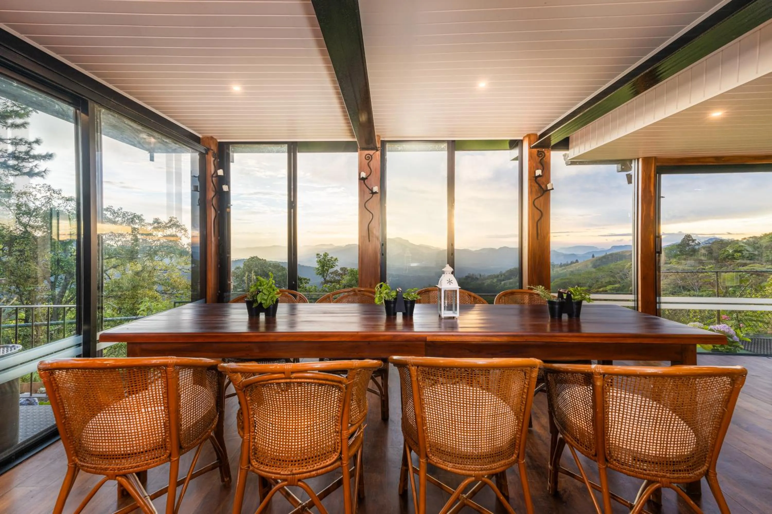 Restaurant/places to eat in The Riverston Grand