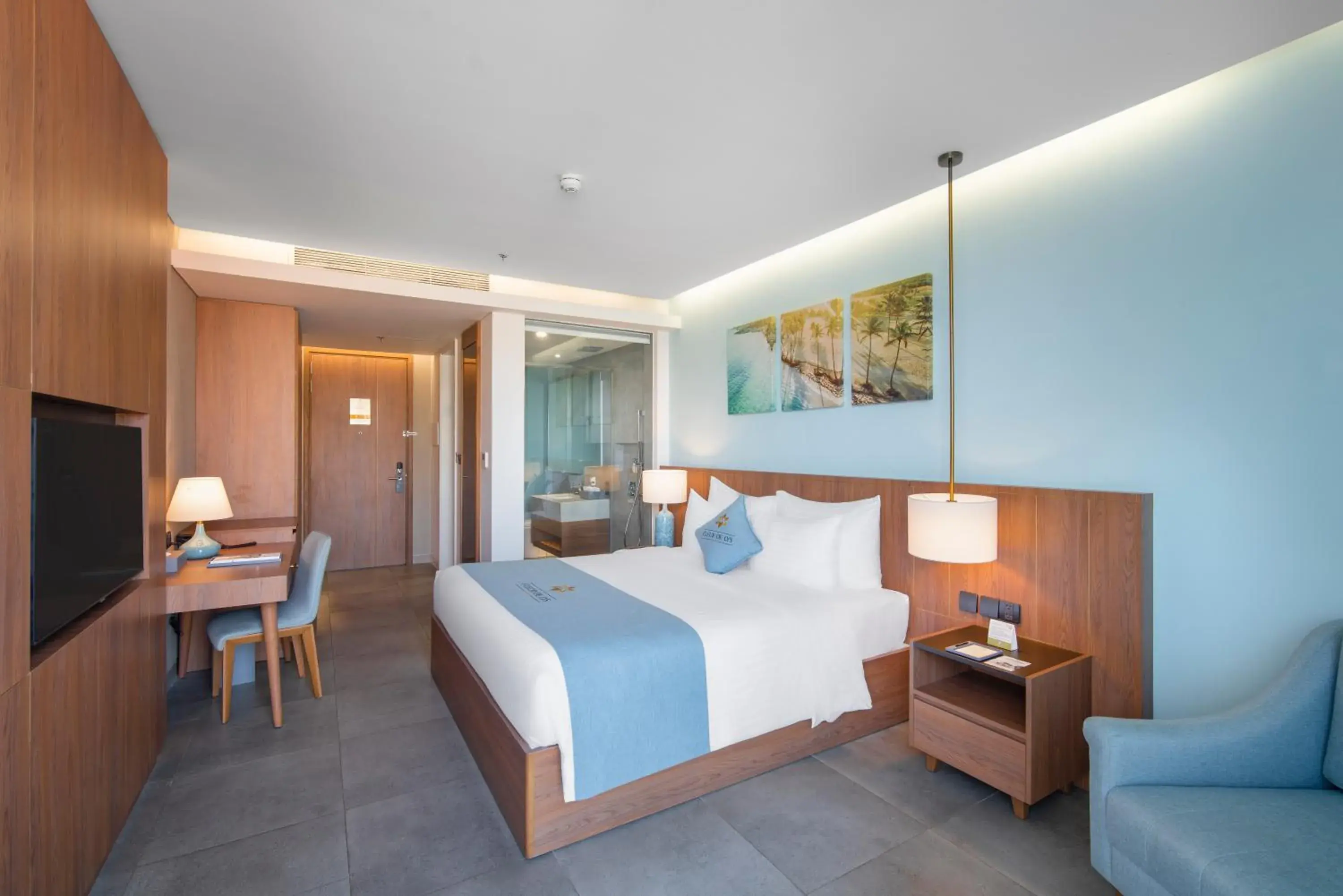 Deluxe Queen Room Ocean View with Balcony in Fleur de Lys Hotel Quy Nhon Deluxe Queen Room Ocean View with Balcony in Fleur de Lys Hotel Quy Nhon