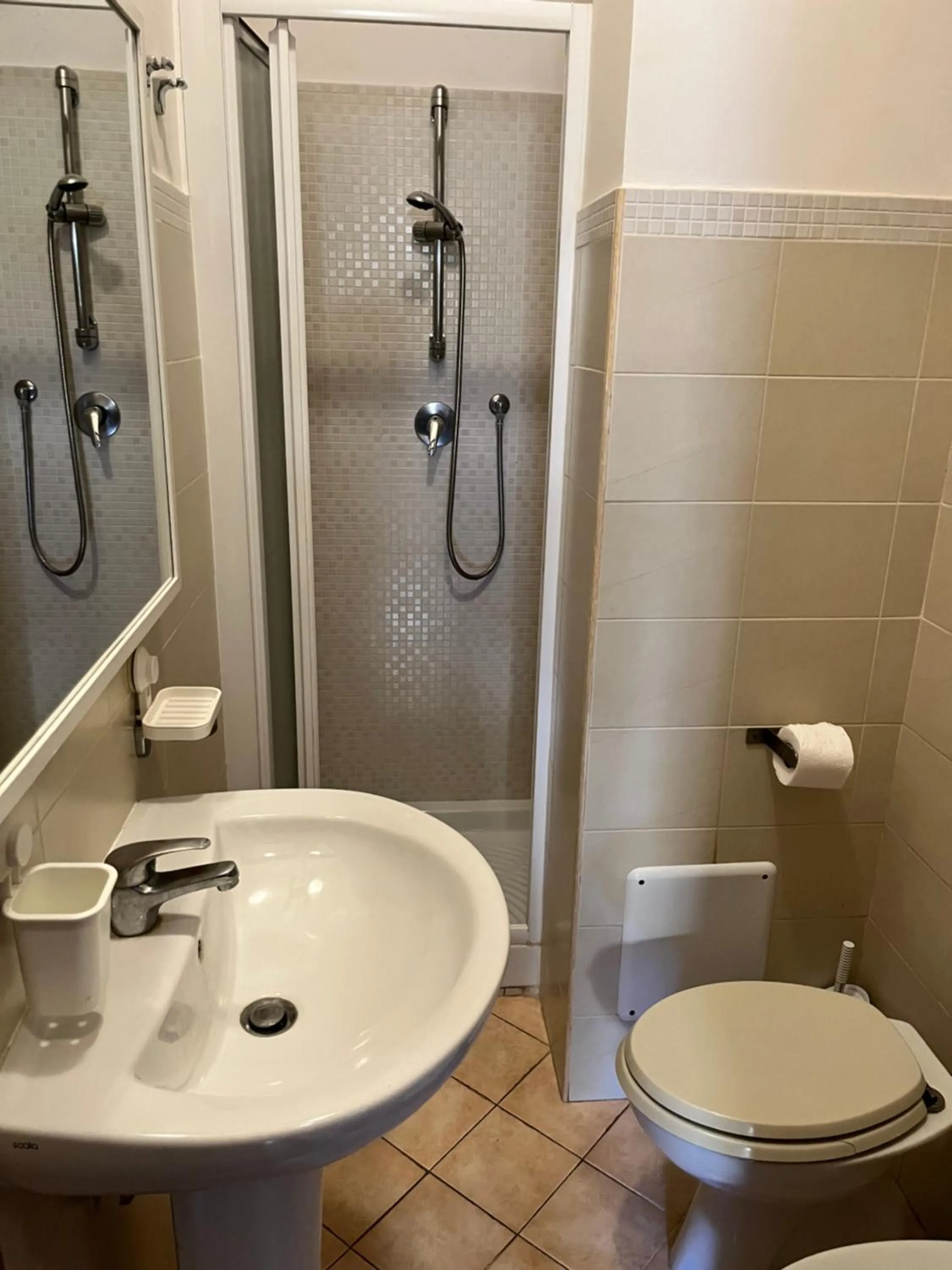 Shower in Domus Getsemani