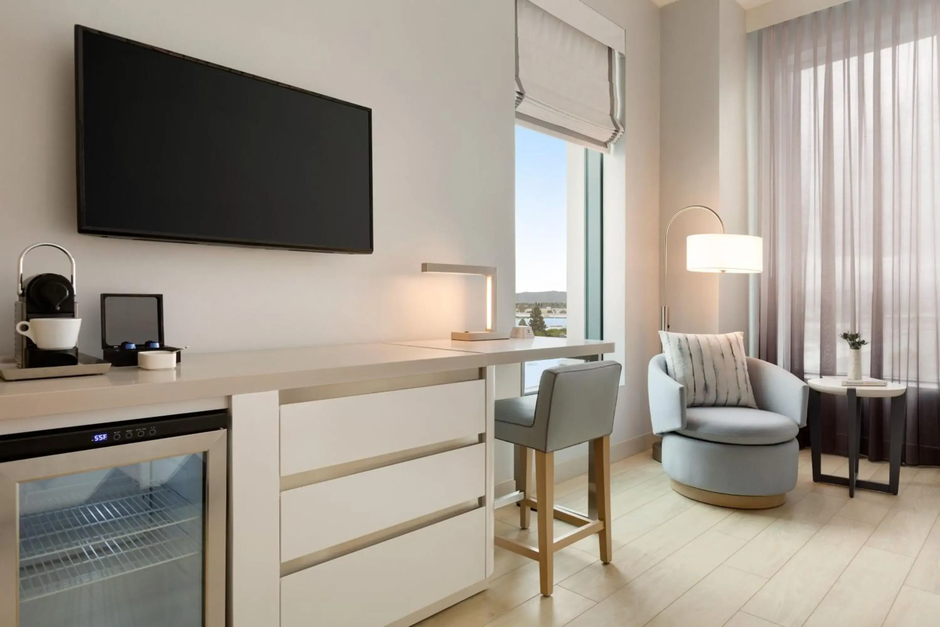 Queen Room with Two Queen Beds in The Viv Hotel, Anaheim, a Tribute Portfolio Hotel Queen Room with Two Queen Beds in The Viv Hotel, Anaheim, a Tribute Portfolio Hotel