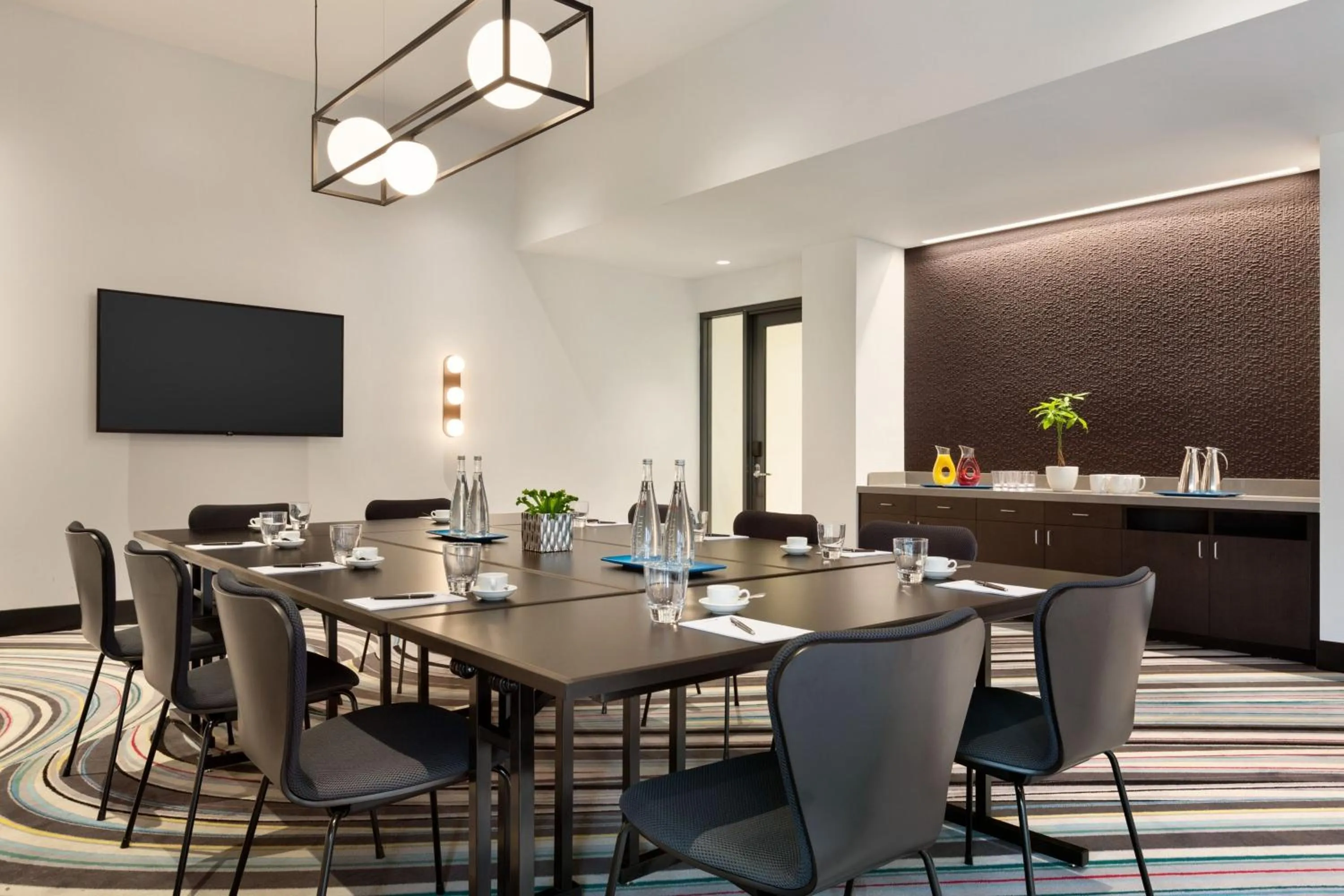 Meeting/conference room in The Viv Hotel, Anaheim, a Tribute Portfolio Hotel