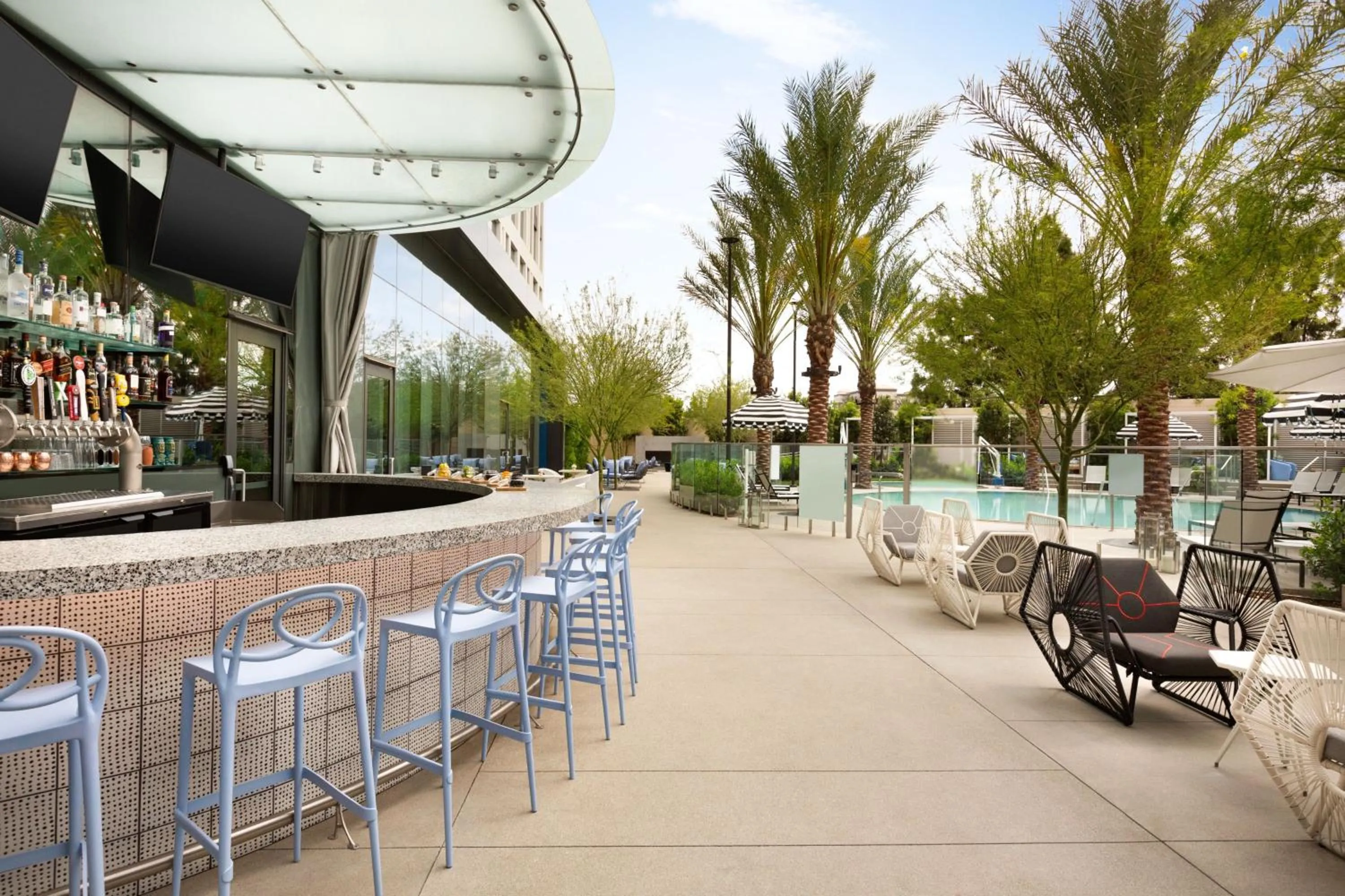 Lounge or bar in The Viv Hotel, Anaheim, a Tribute Portfolio Hotel
