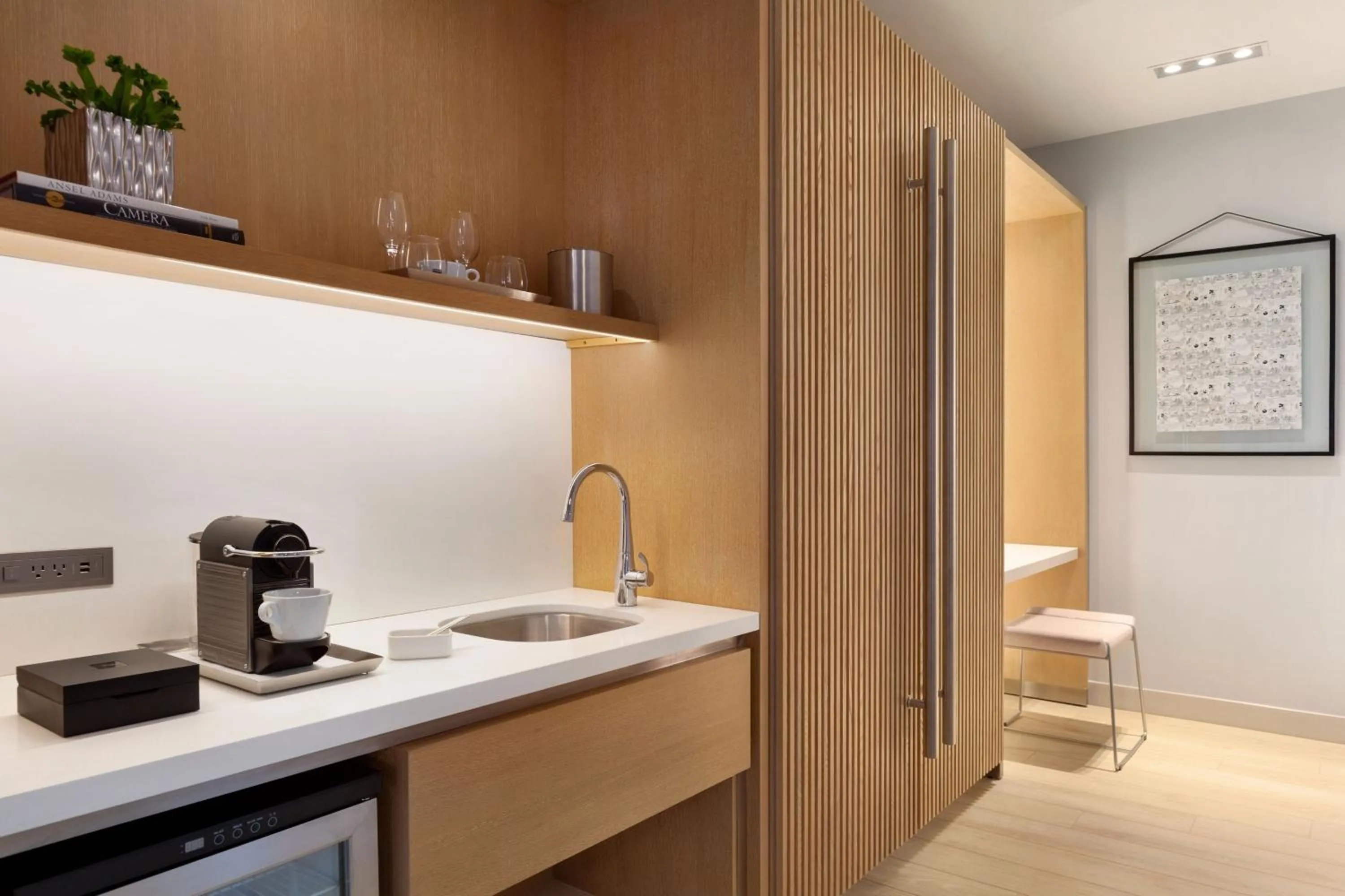 Kitchen or kitchenette in The Viv Hotel, Anaheim, a Tribute Portfolio Hotel