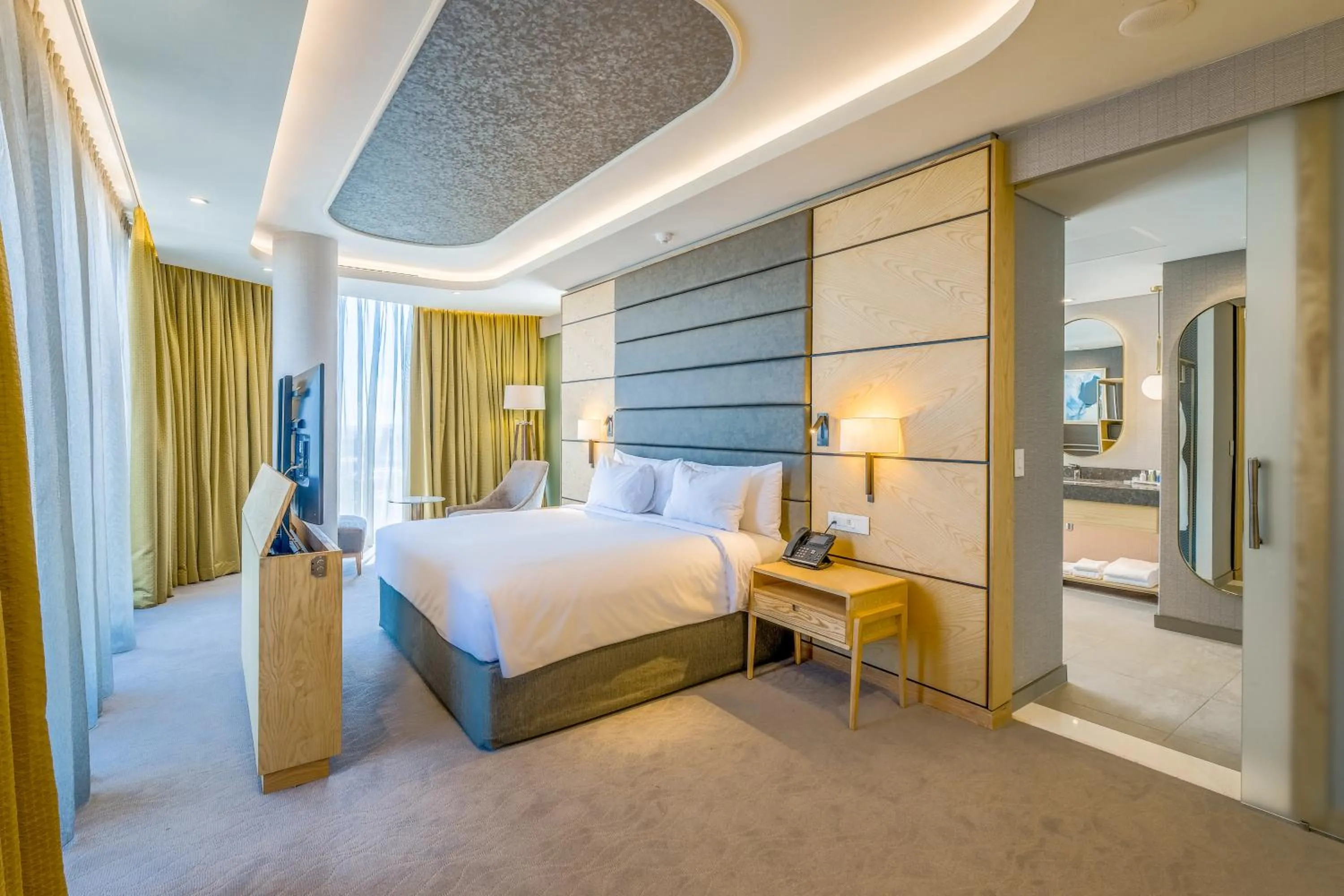 TV and multimedia, Bed in Radisson Hotel and Convention Centre OR Tambo Airport