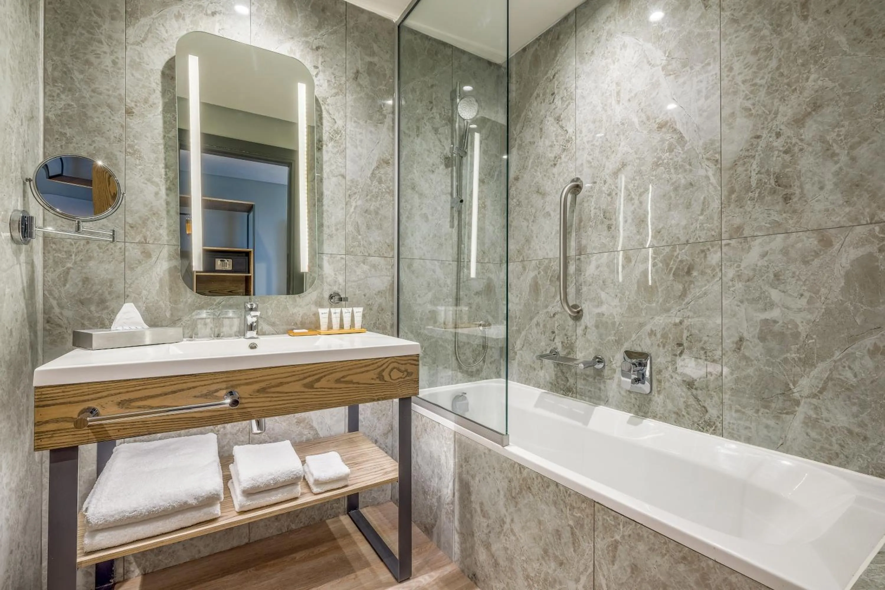 Bath in Radisson Hotel and Convention Centre OR Tambo Airport