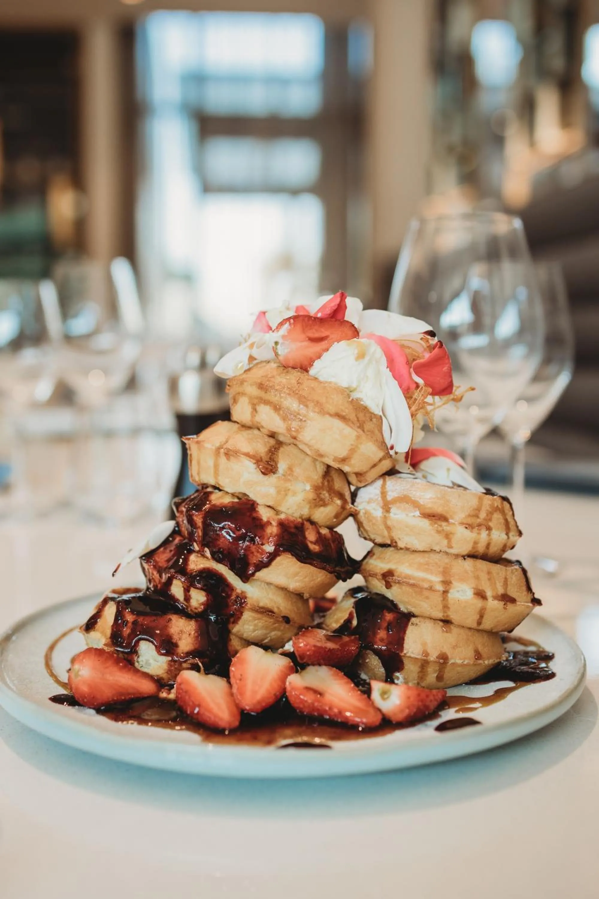 Restaurant/places to eat in Radisson Hotel and Convention Centre OR Tambo Airport