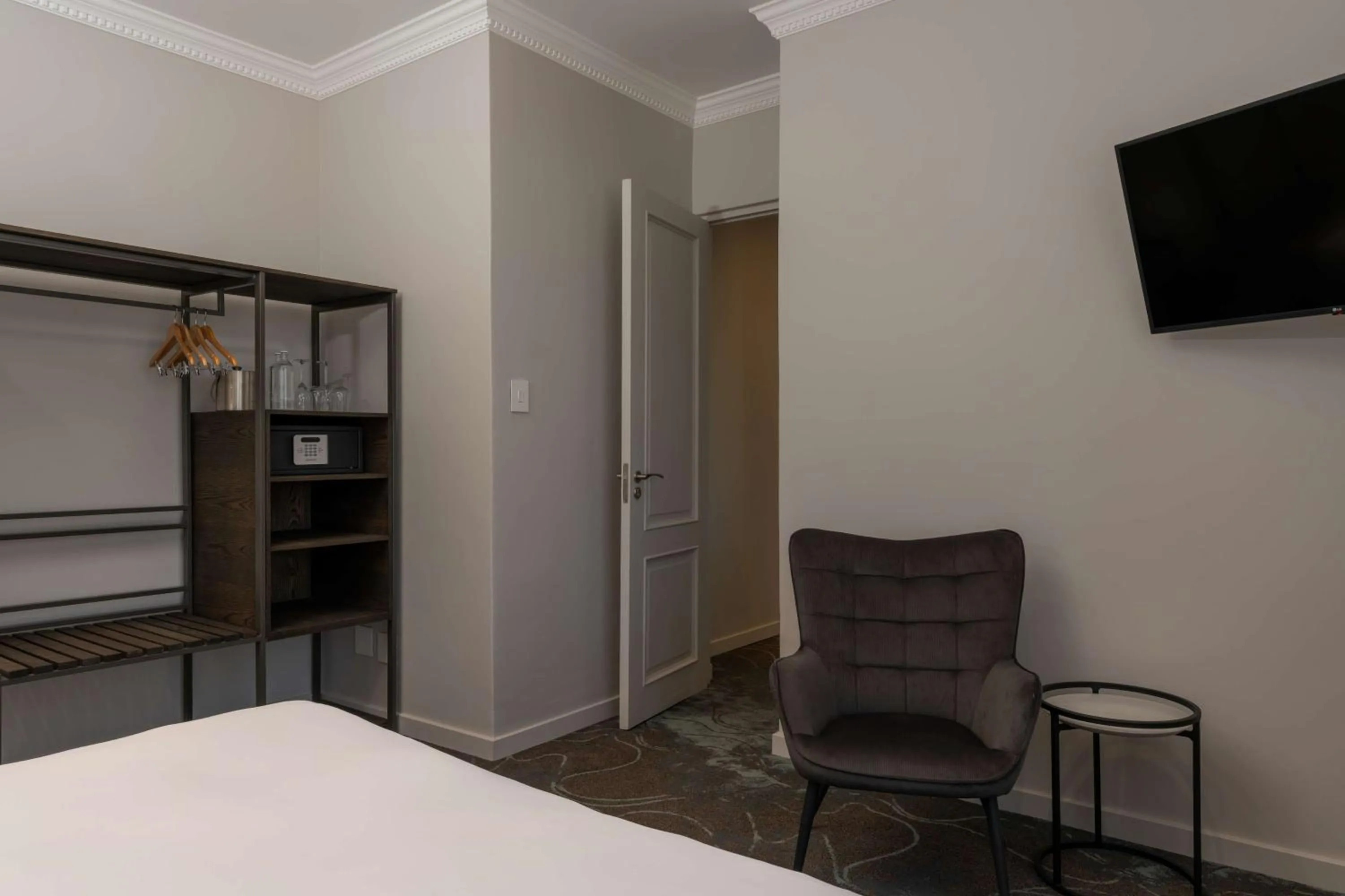 TV and multimedia, Bed in Radisson Hotel and Convention Centre OR Tambo Airport