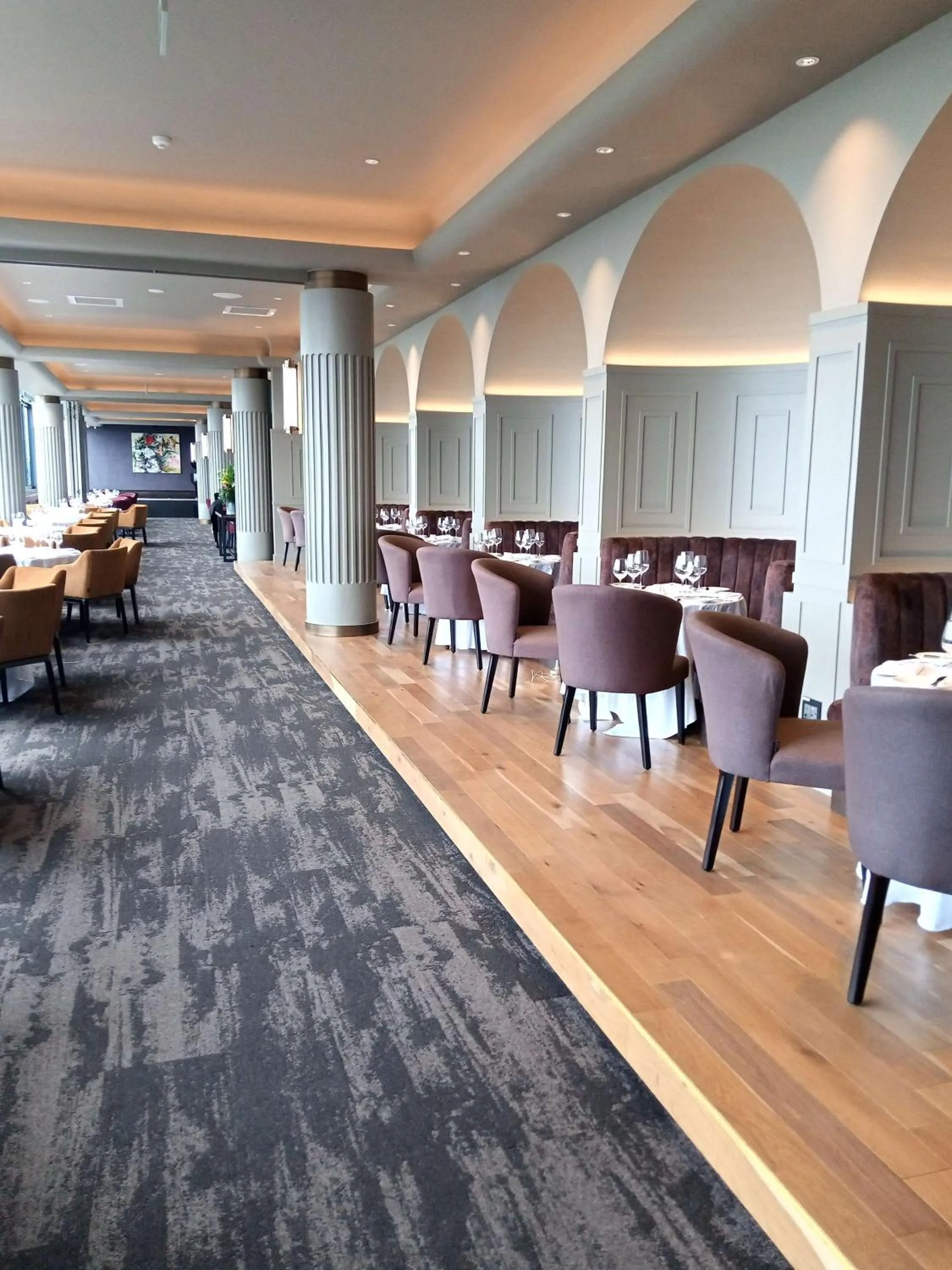 Restaurant/places to eat in Radisson Hotel and Convention Centre OR Tambo Airport