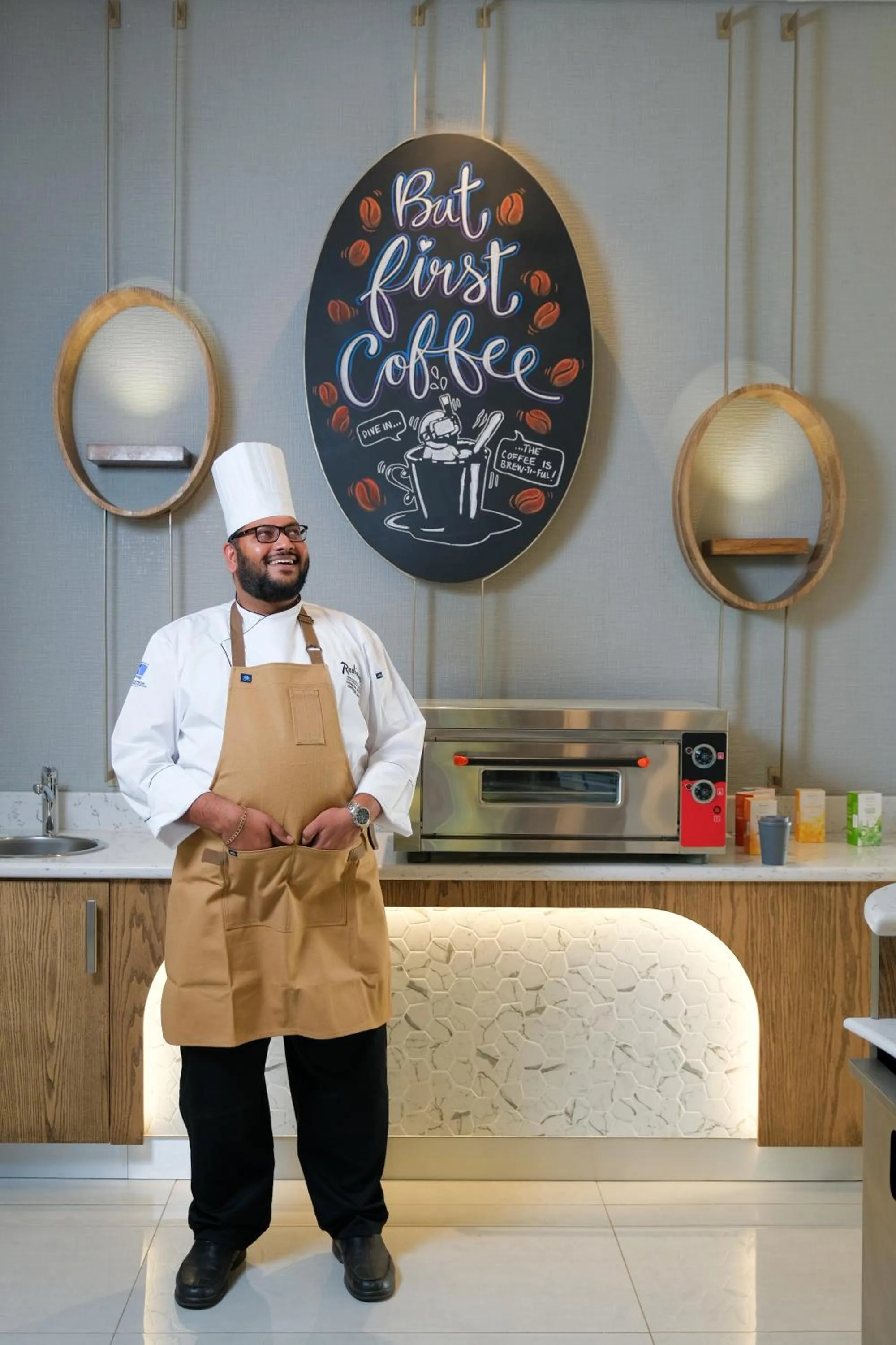 Restaurant/places to eat in Radisson Hotel and Convention Centre OR Tambo Airport