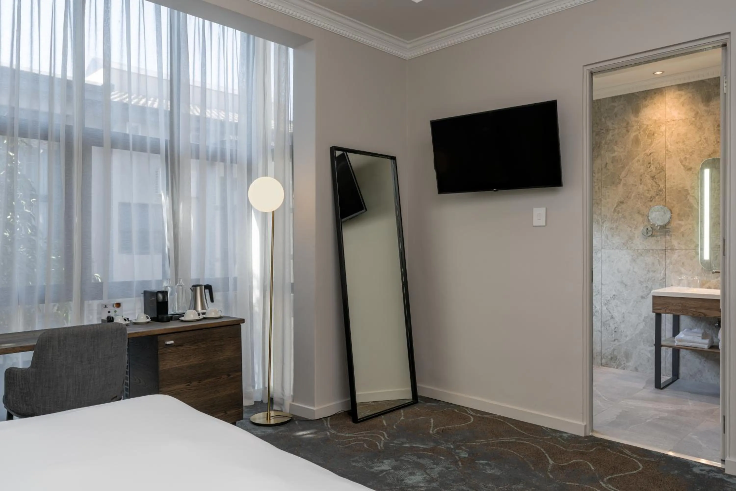 TV and multimedia, Bed in Radisson Hotel and Convention Centre OR Tambo Airport