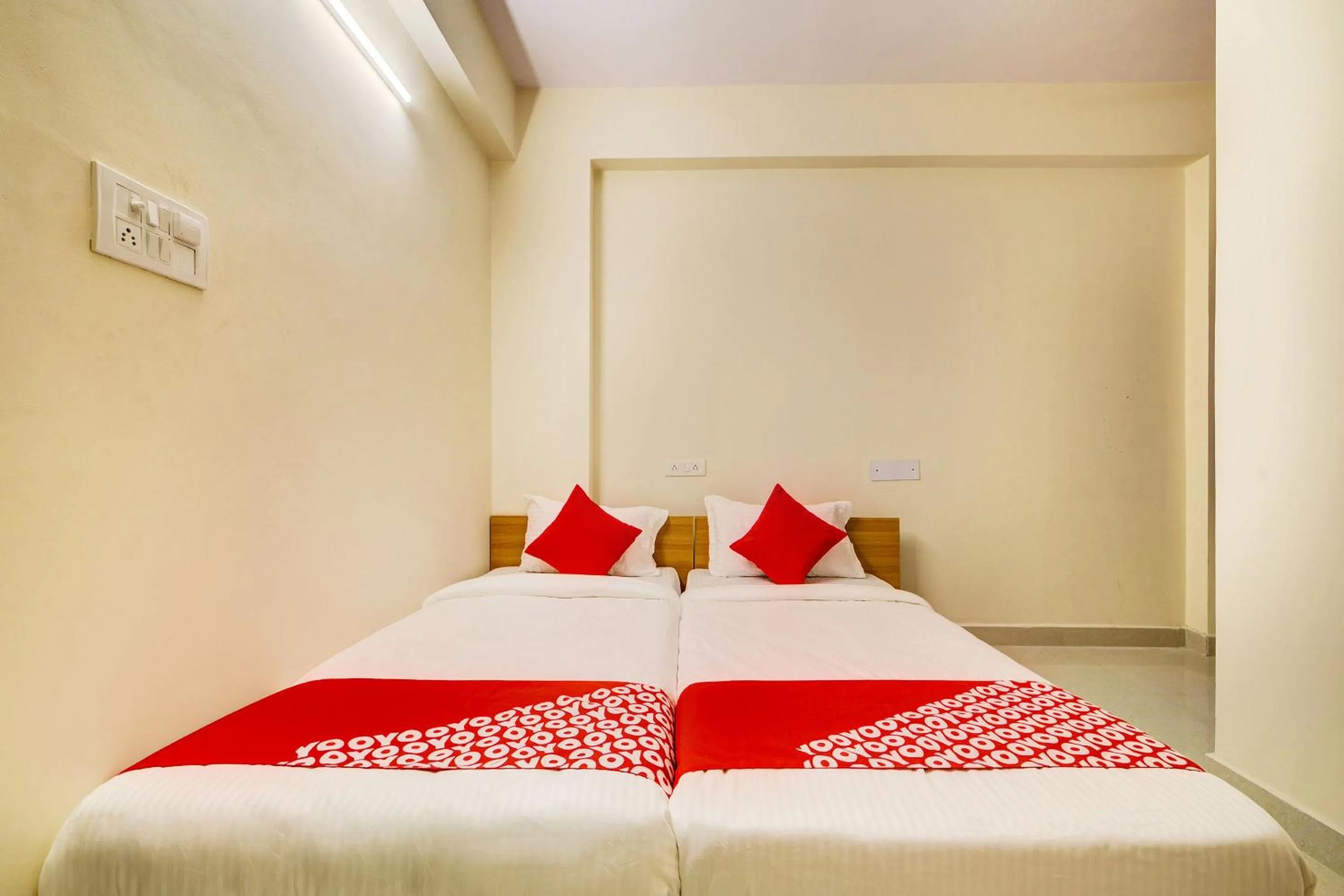 Lobby or reception, Bed in Hotel O JV Colony Near KFC Gachibowli