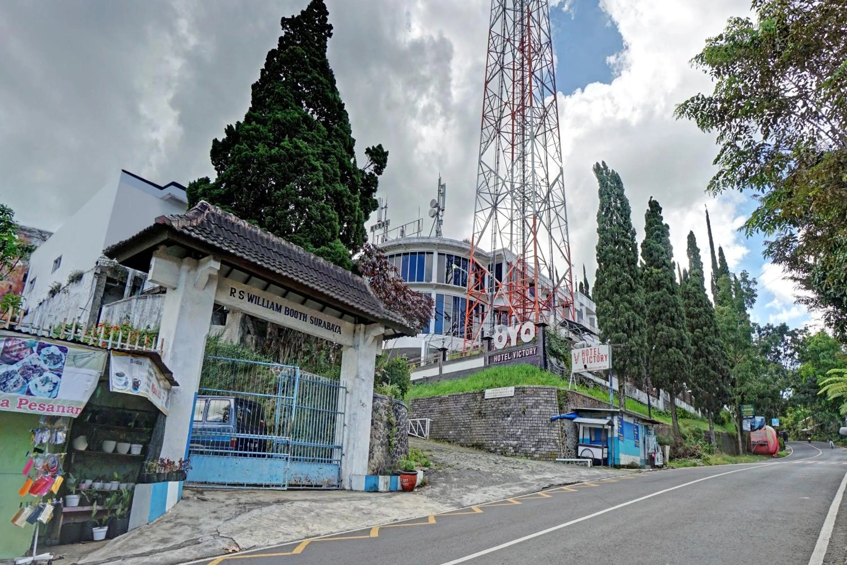 Facade/entrance in Hotel O Victory