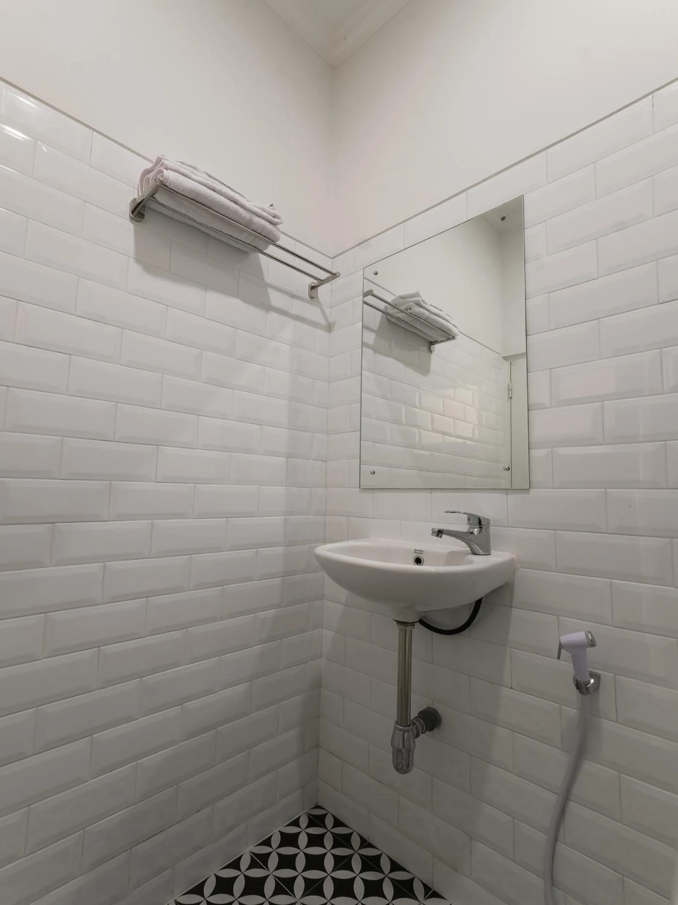 Bathroom in Super OYO Collection O 90023 Damar Kusumo Guest House