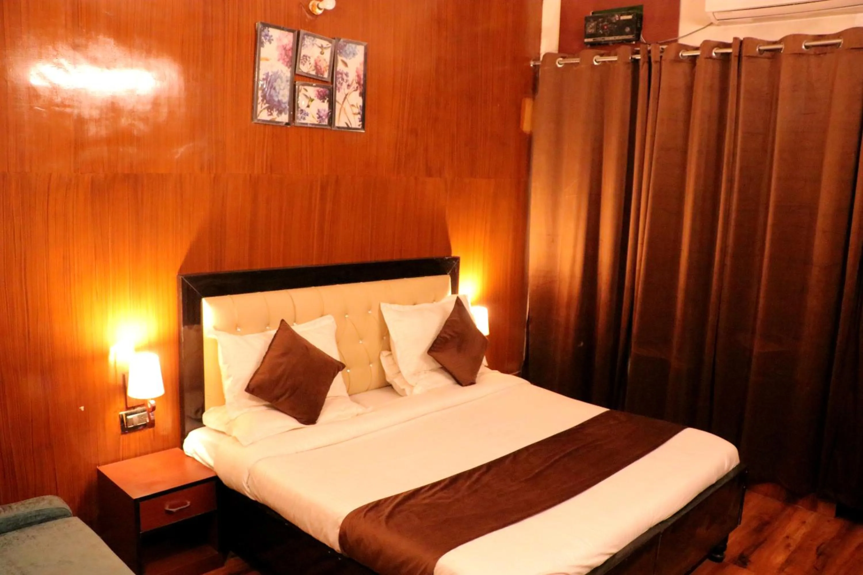Bedroom, Bed in Hotel Rajat Residency Bijnor